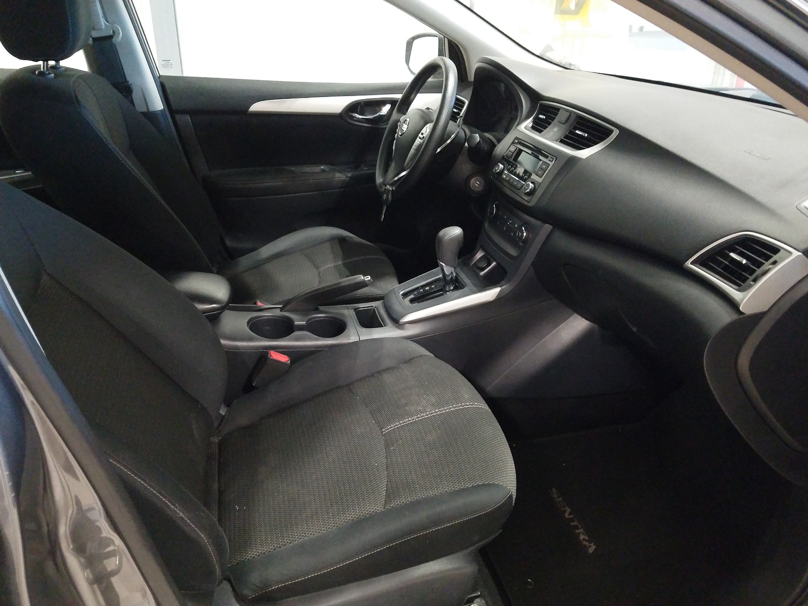 Photo 5 from auction – 2016 NISSAN SENTRA S with VIN 3N1AB7AP6GY273367
