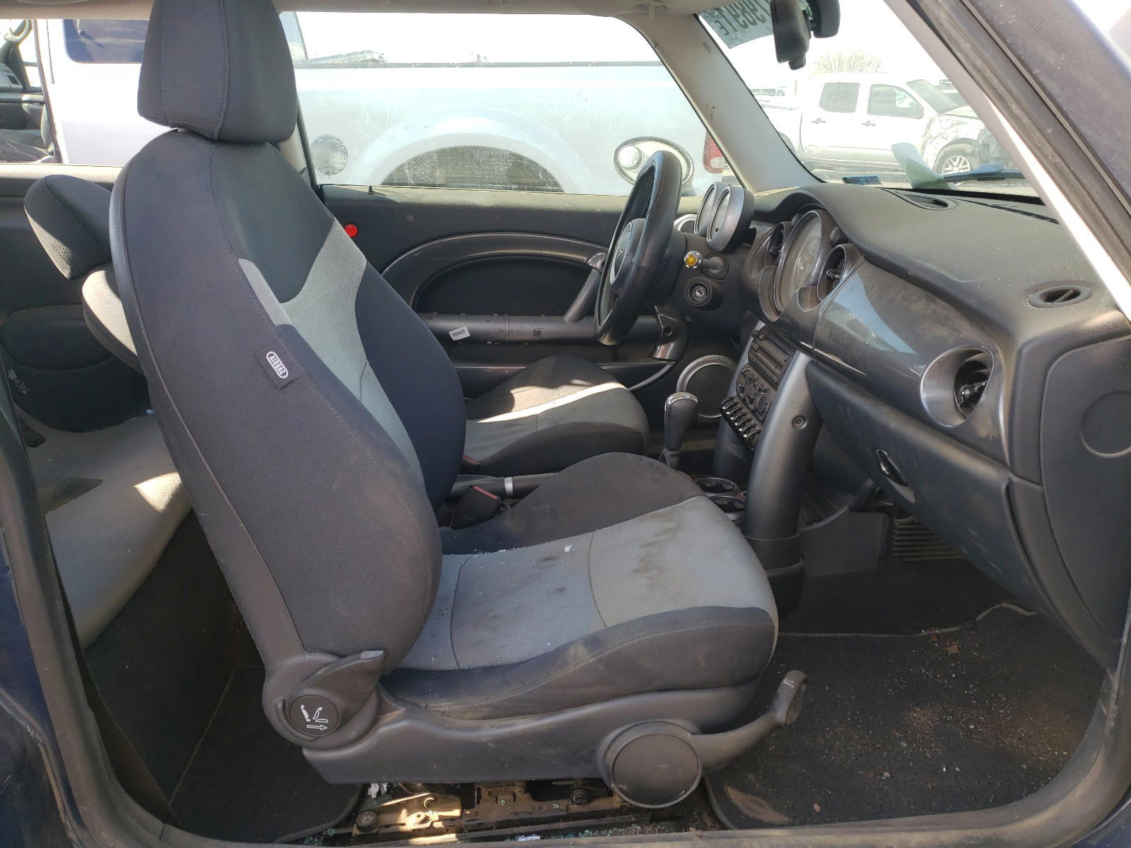 Photo 5 from auction – 2006 MINI COOPER with VIN WMWRC33556TK17023