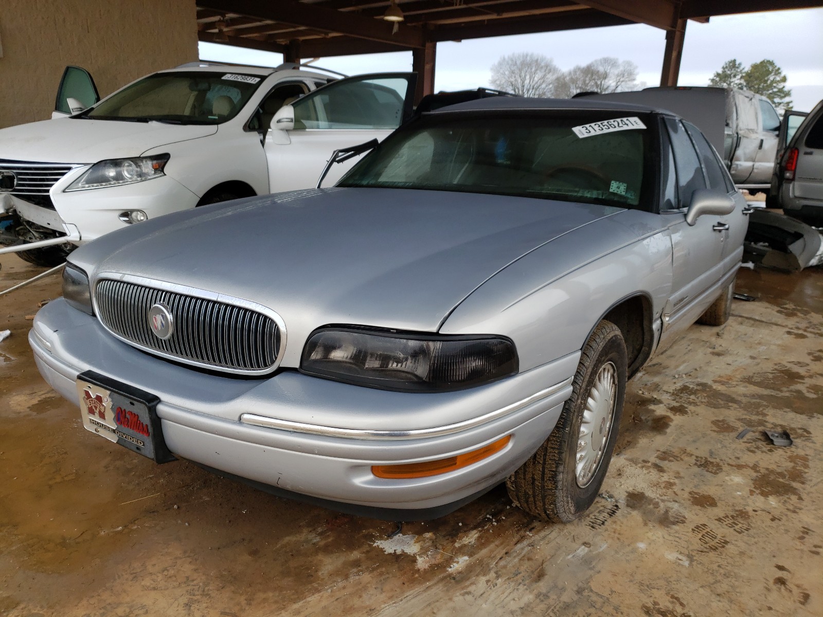 Photo 2 from auction – 1998 BUICK LESABRE LI with VIN 1G4HR52K0WH429505