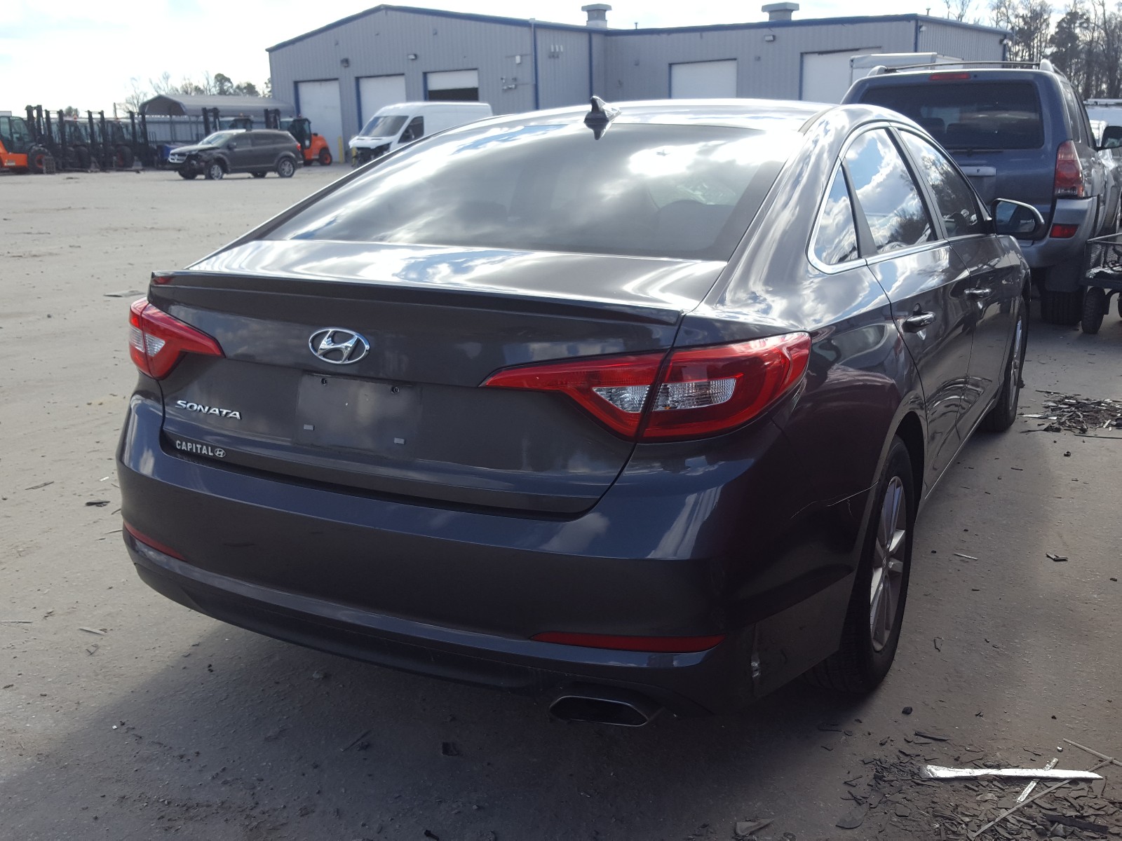 Photo 4 from auction – 2017 HYUNDAI SONATA SE with VIN 5NPE24AF6HH507767