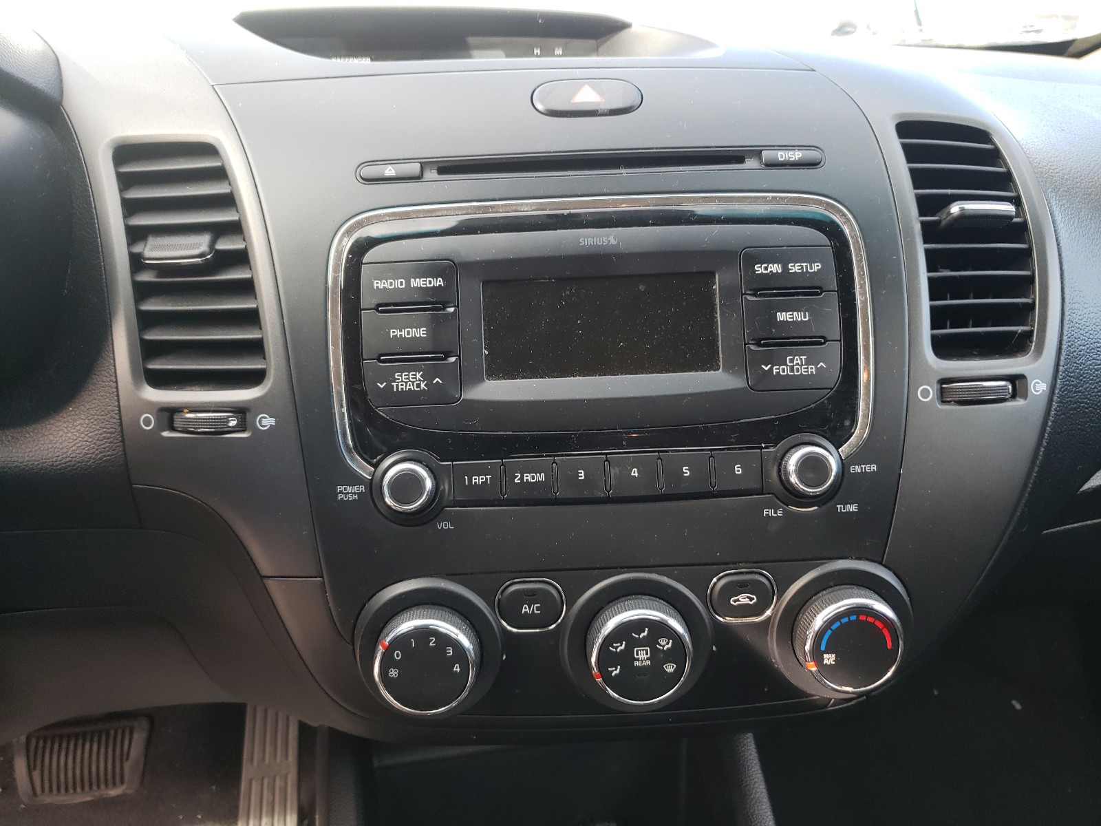 Photo 9 from auction – 2017 KIA FORTE with VIN 3KPFK4A78HE103497