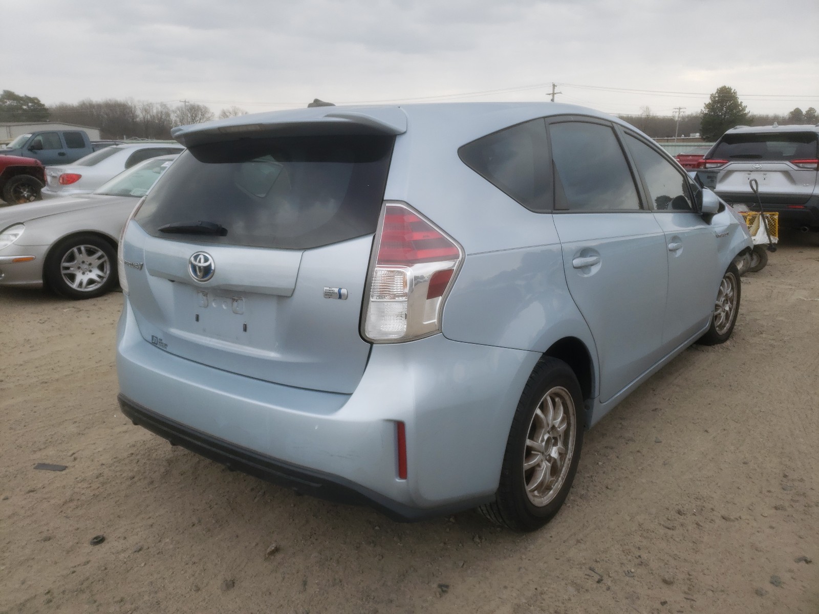 Photo 4 from auction – 2015 TOYOTA PRIUS V with VIN JTDZN3EU9FJ023408