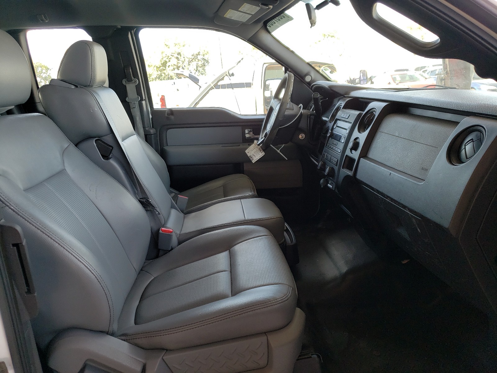 Photo 5 from auction – 2013 FORD F150 SUPER with VIN 1FTFX1CF1DKE49242