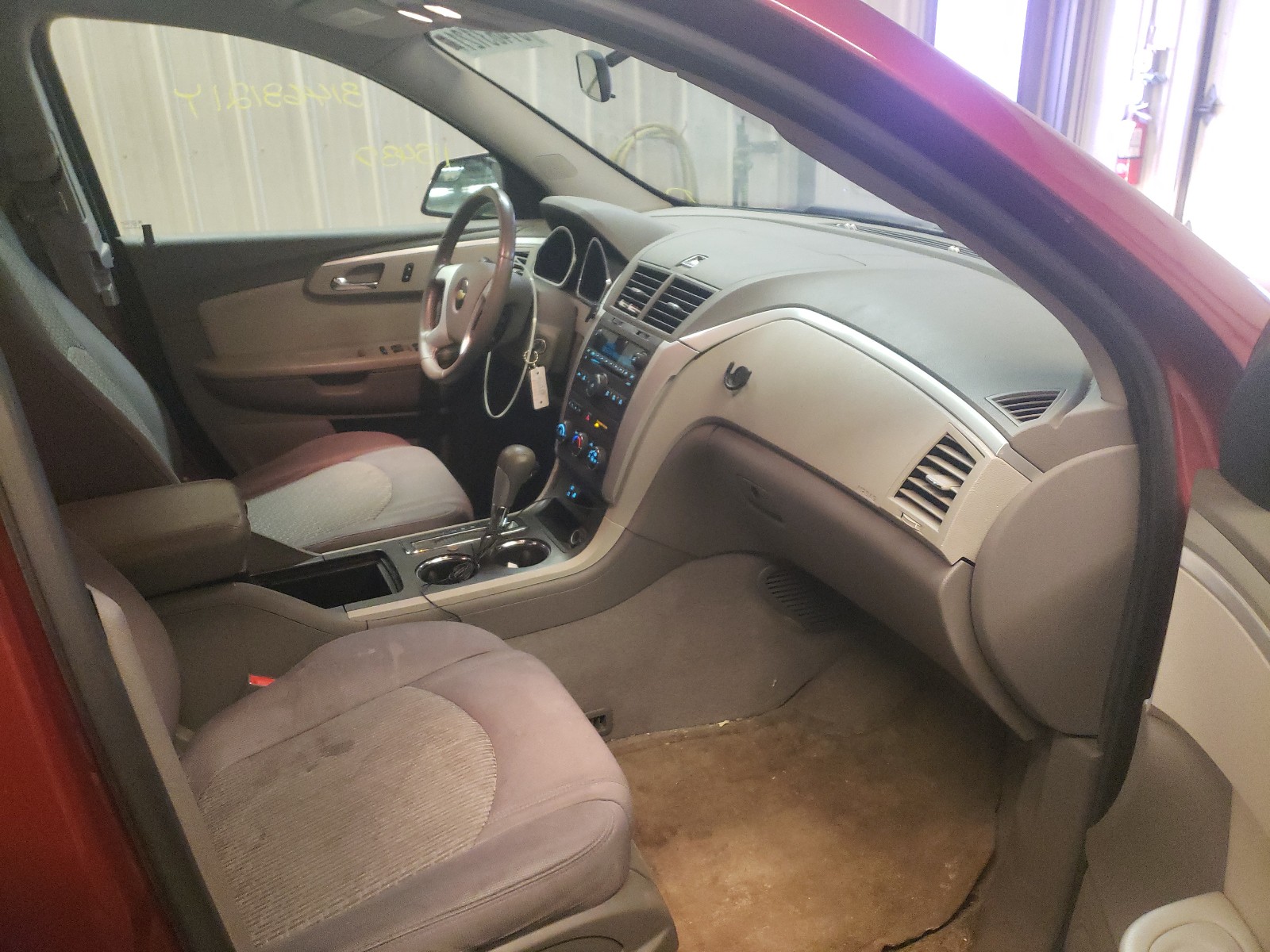 Photo 5 from auction – 2011 CHEVROLET TRAVERSE L with VIN 1GNKVGED1BJ126547