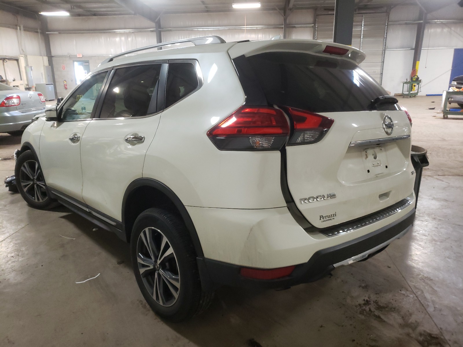 Photo 3 from auction – 2017 NISSAN ROGUE SV with VIN 5N1AT2MV7HC794823