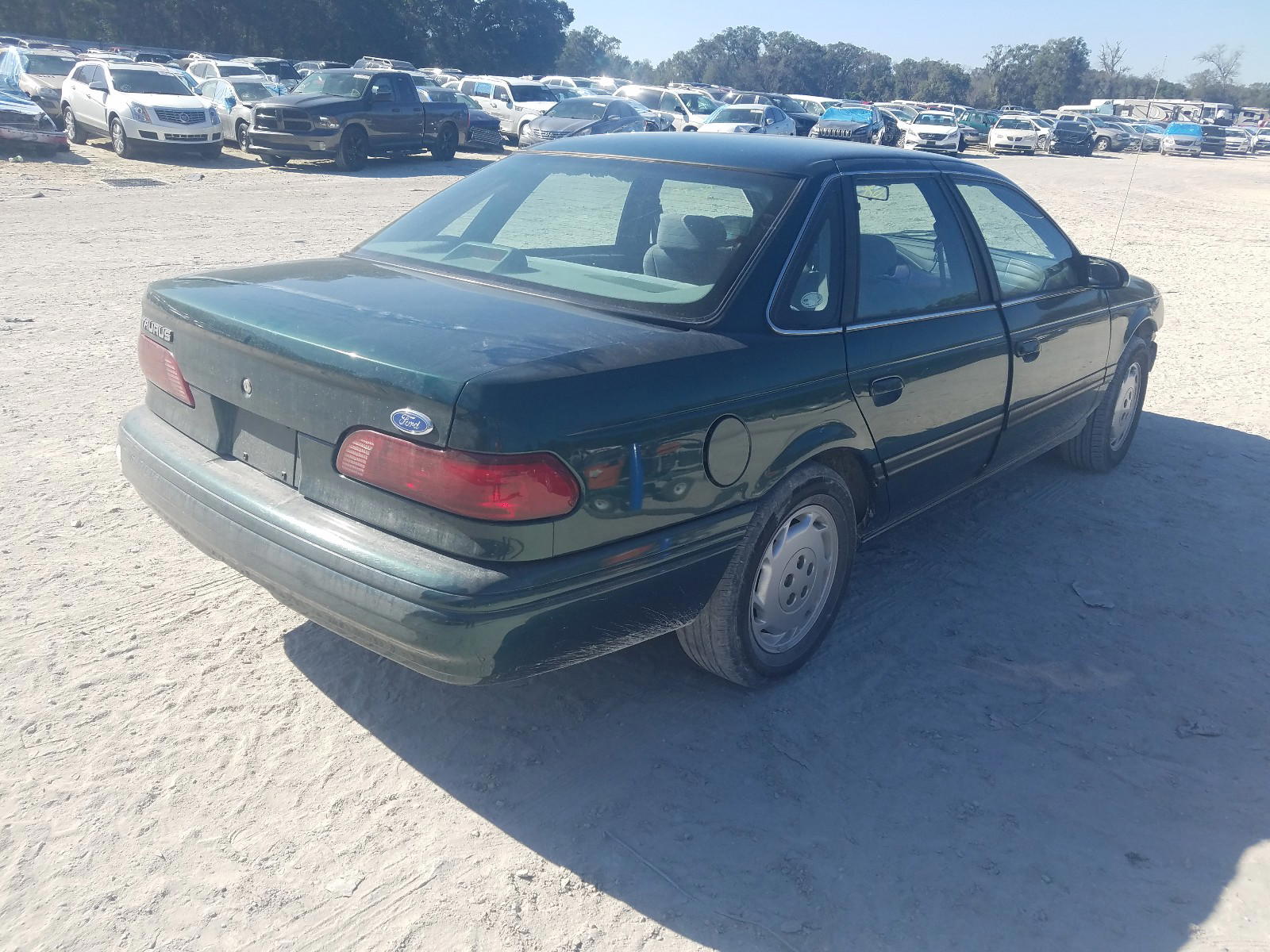 Photo 4 from auction – 1995 FORD TAURUS GL with VIN 1FALP5249SA175307
