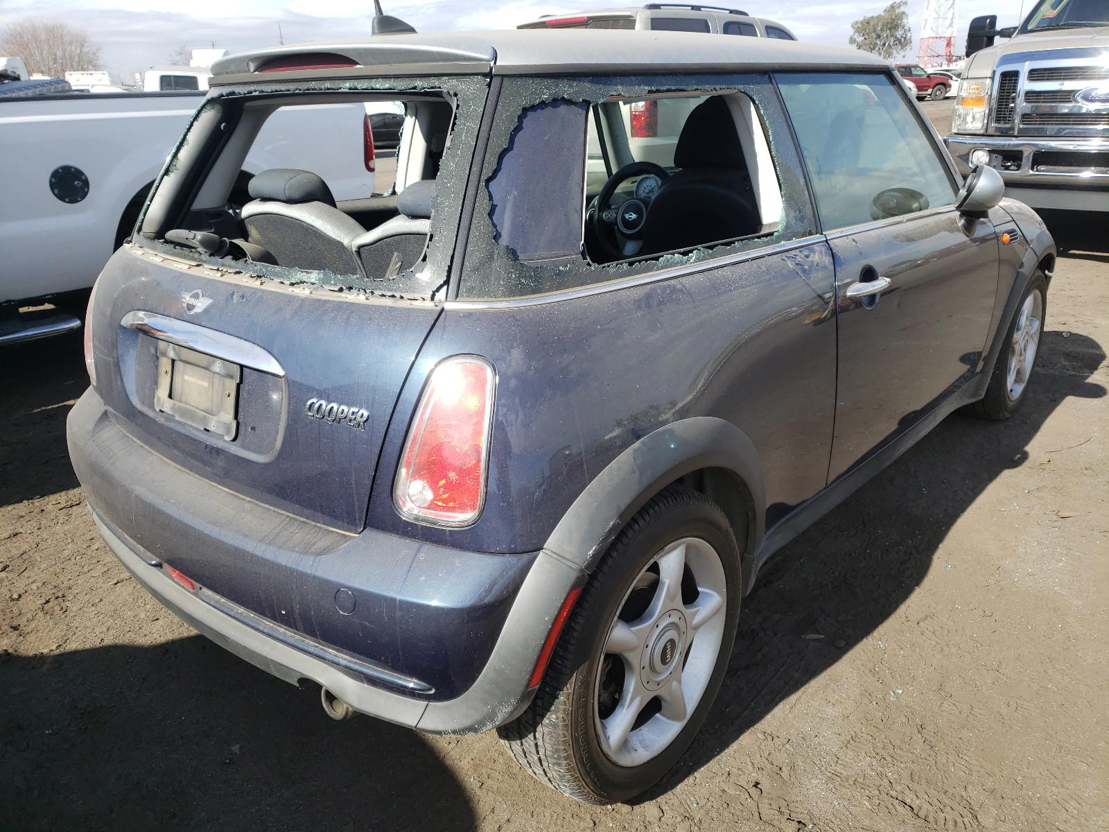 Photo 4 from auction – 2006 MINI COOPER with VIN WMWRC33556TK17023