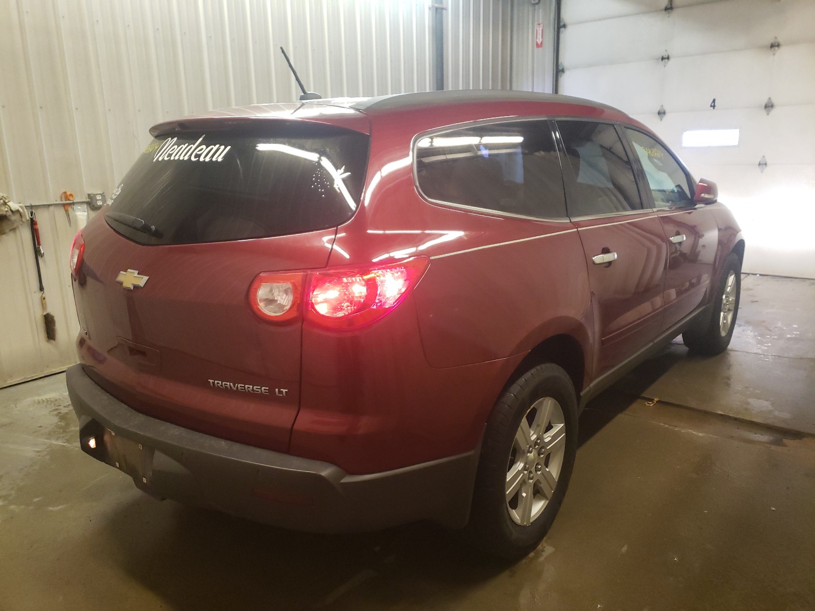 Photo 4 from auction – 2011 CHEVROLET TRAVERSE L with VIN 1GNKVGED1BJ126547