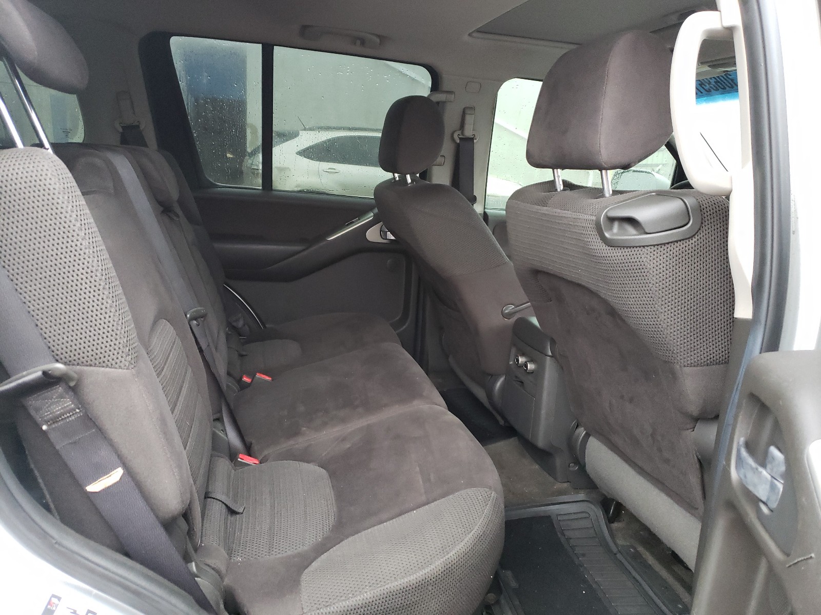 Photo 6 from auction – 2005 NISSAN PATHFINDER with VIN 5N1AR18W95C734856