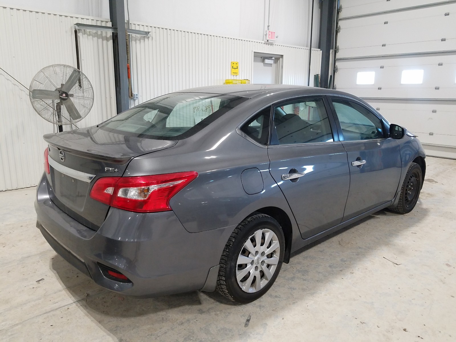 Photo 4 from auction – 2016 NISSAN SENTRA S with VIN 3N1AB7AP6GY273367