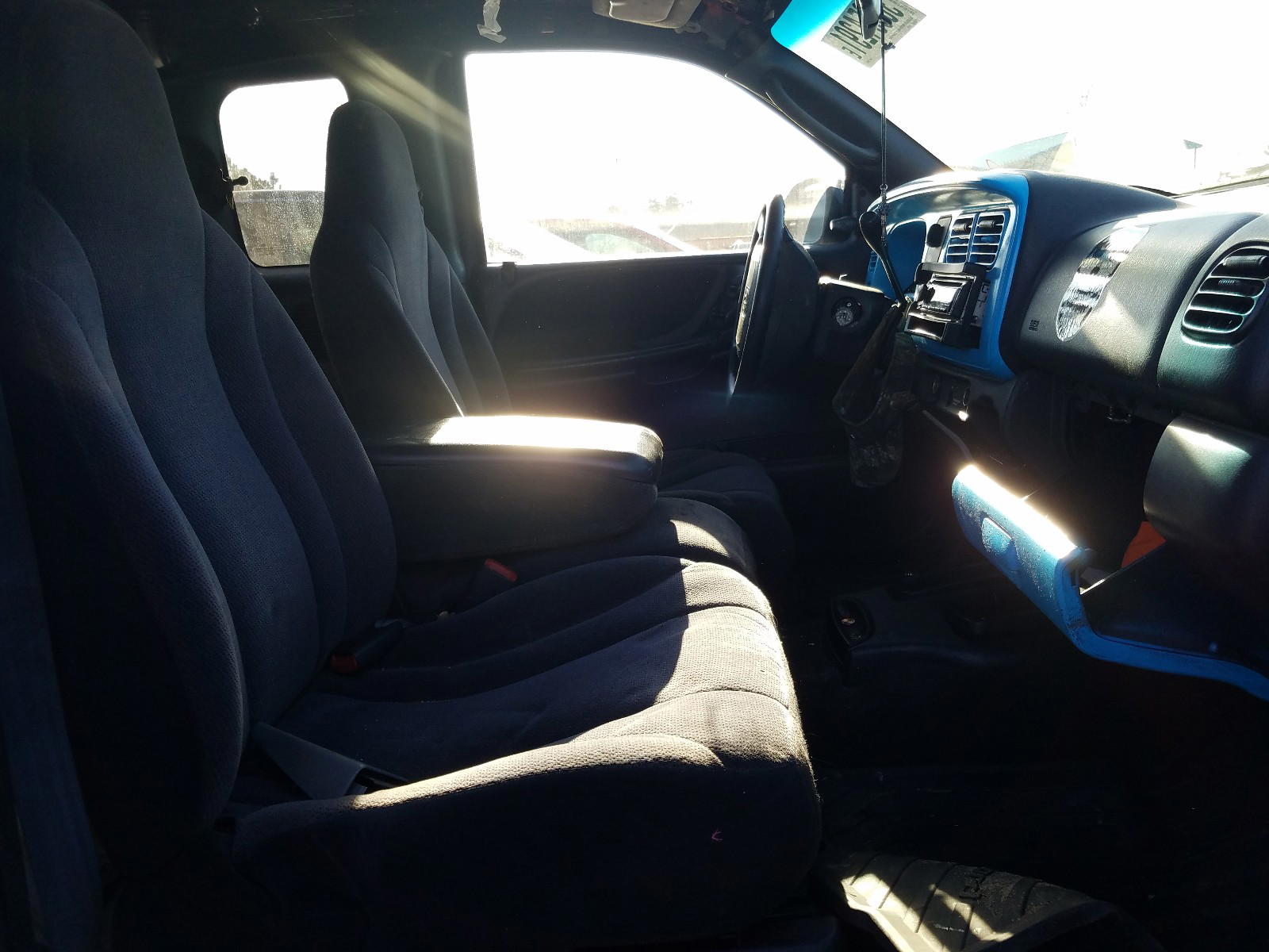 Photo 5 from auction – 2000 DODGE DAKOTA with VIN 1B7GL22X6YS738915