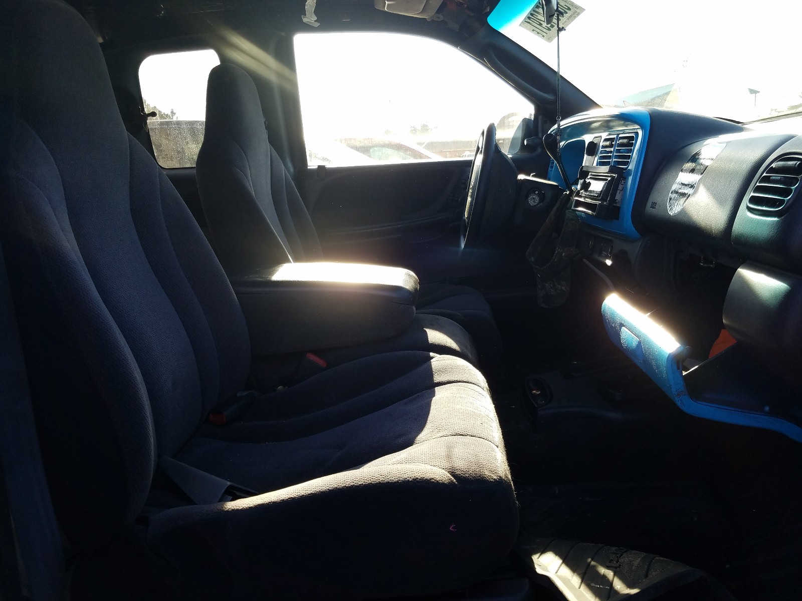 Фото 5 с аукциона – 2000 DODGE DAKOTA с VIN 1B7GL22X6YS738915