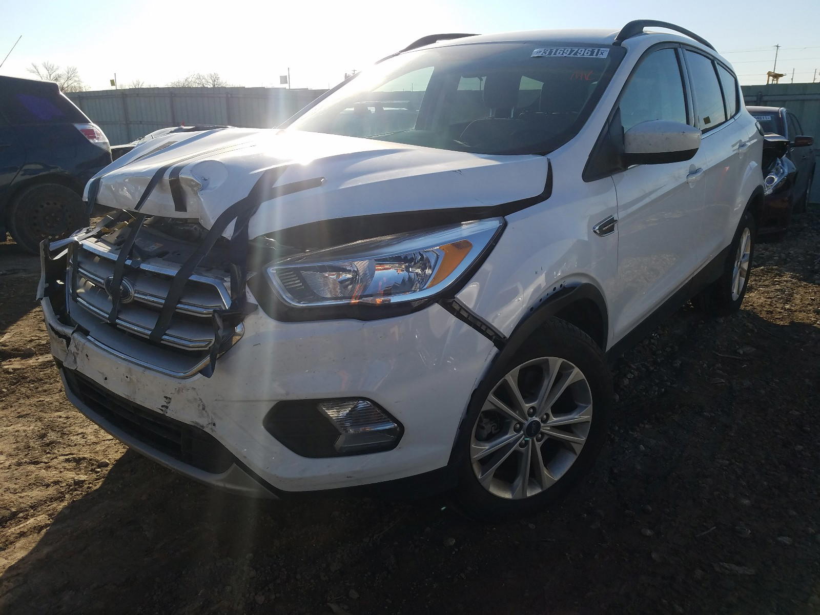 Photo 2 from auction – 2018 FORD ESCAPE SE with VIN 1FMCU9GD6JUC95111