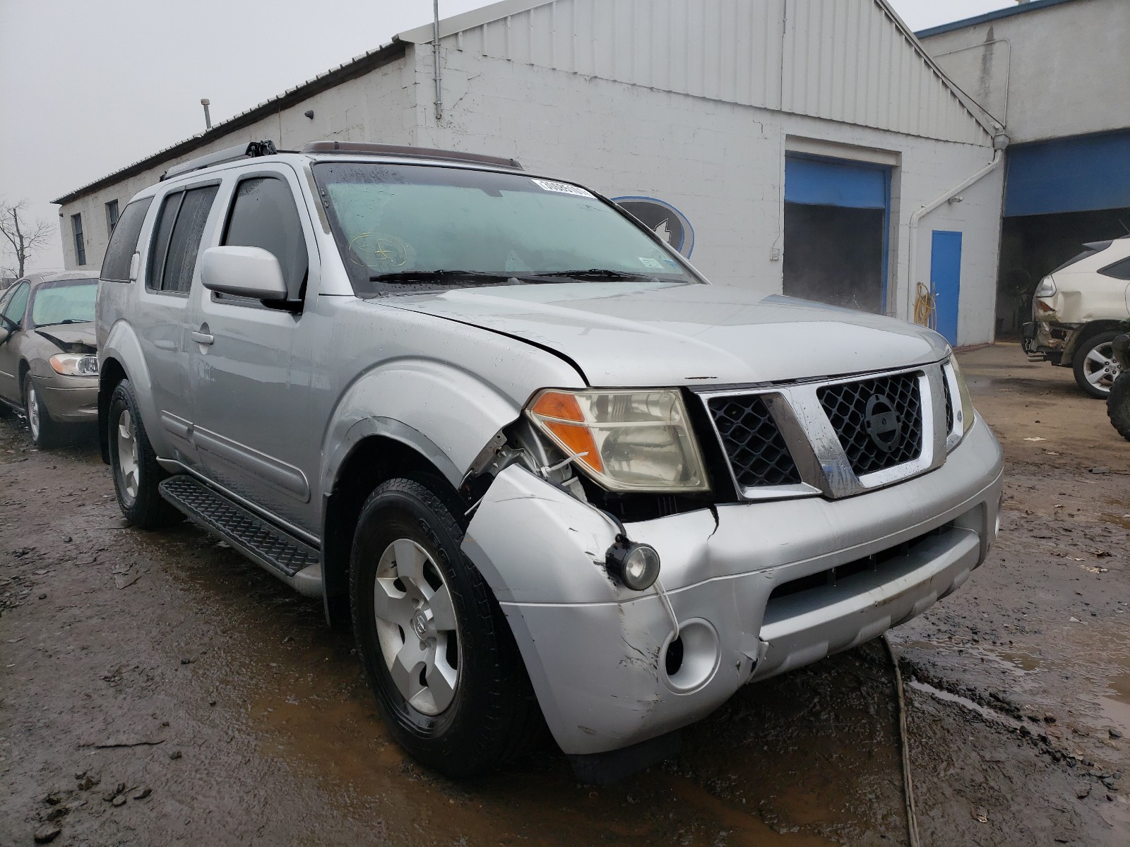 Photo 9 from auction – 2005 NISSAN PATHFINDER with VIN 5N1AR18W95C734856