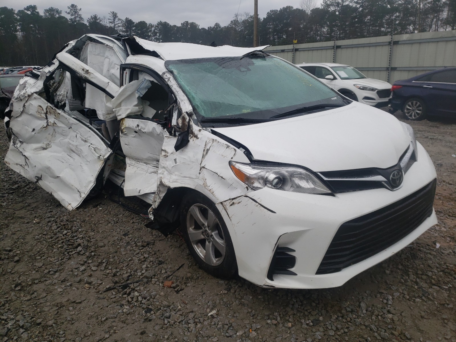 TOYOTA SIENNA LE 2020 with VIN 5TDKZ3DC0LS081930 - Photo from auction