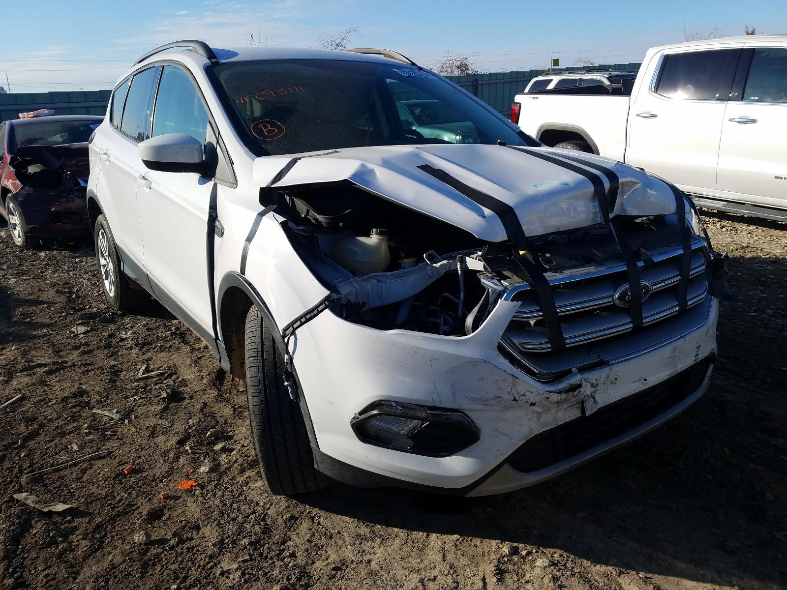FORD ESCAPE SE 2018 with VIN 1FMCU9GD6JUC95111 - Photo from auction