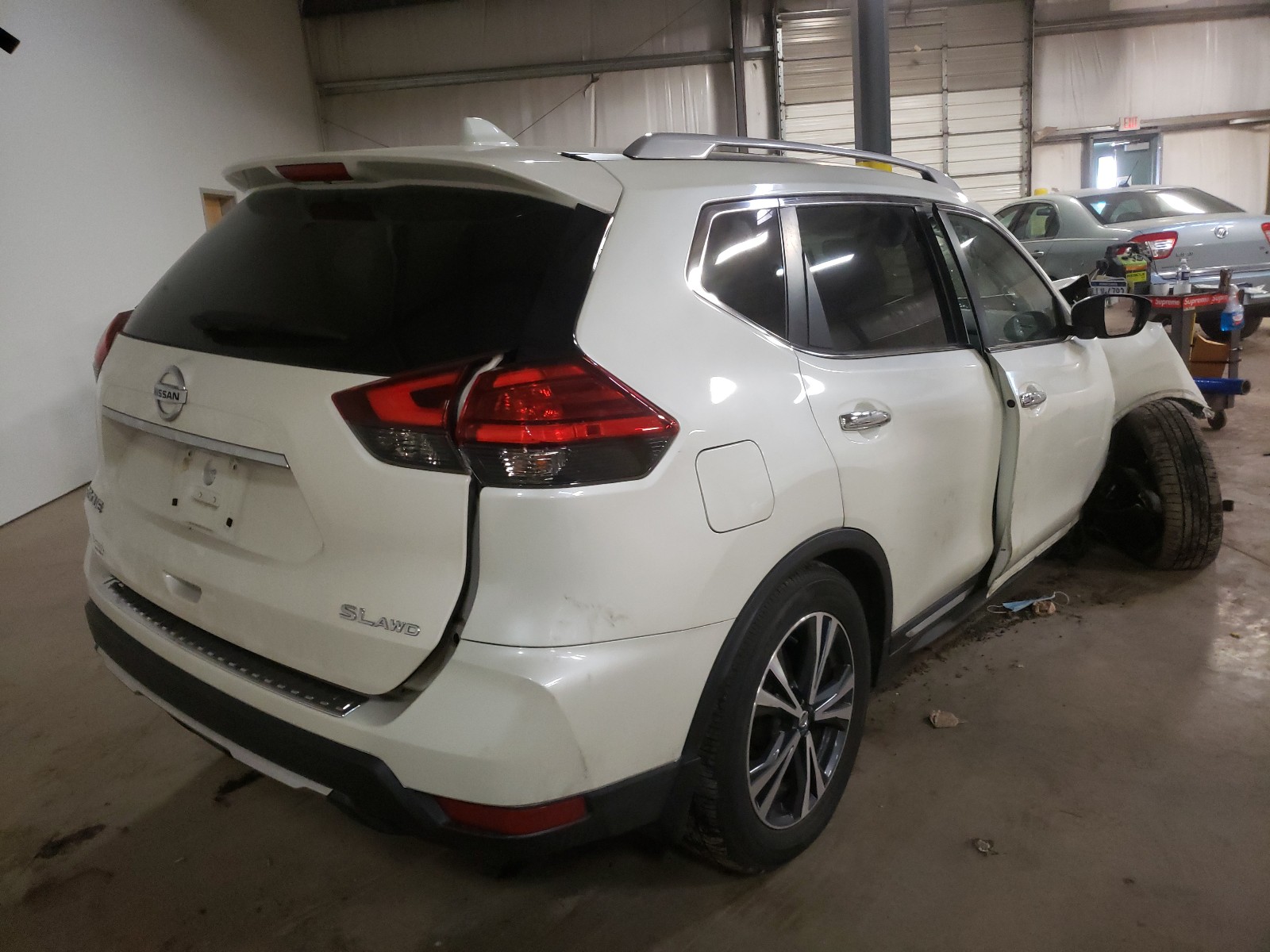 Photo 4 from auction – 2017 NISSAN ROGUE SV with VIN 5N1AT2MV7HC794823