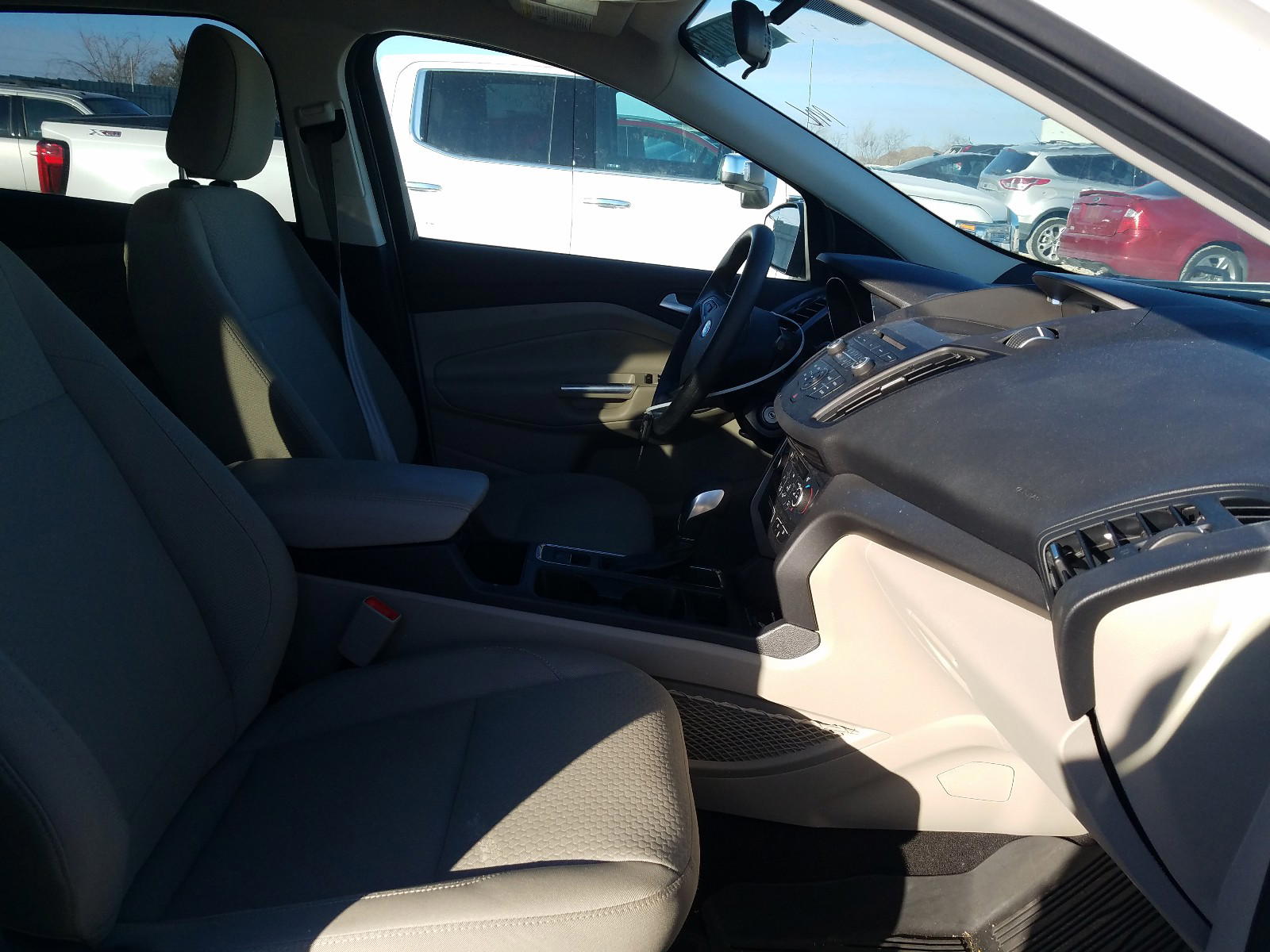 Photo 5 from auction – 2018 FORD ESCAPE SE with VIN 1FMCU9GD6JUC95111