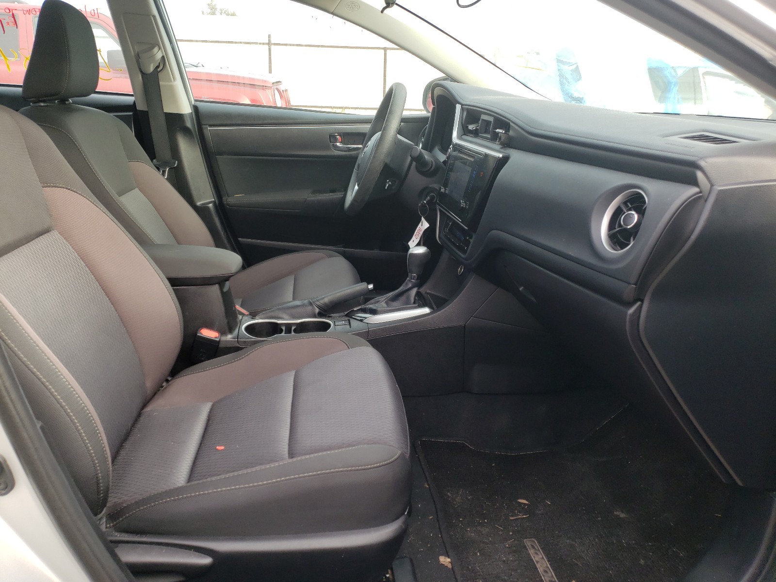 Photo 5 from auction – 2018 TOYOTA COROLLA L with VIN 5YFBURHE9JP830582