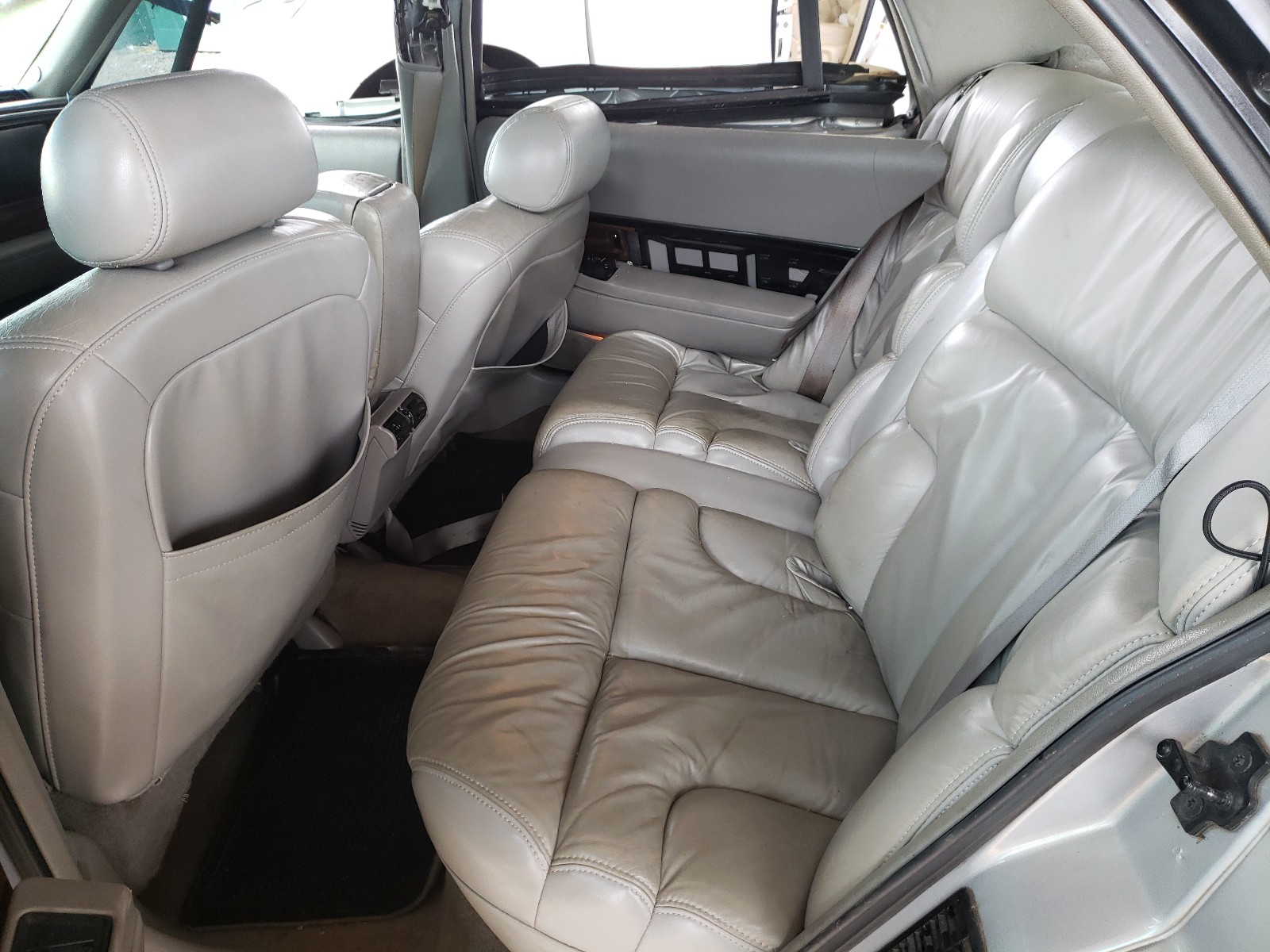 Photo 6 from auction – 1998 BUICK LESABRE LI with VIN 1G4HR52K0WH429505