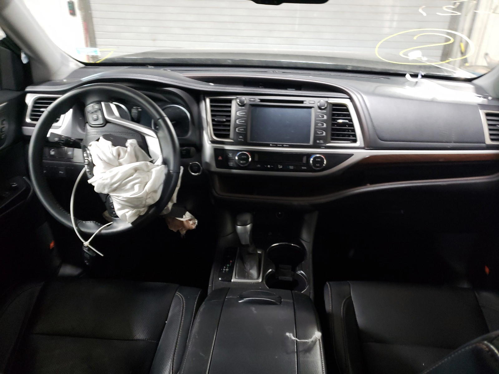 Photo 9 from auction – 2016 TOYOTA HIGHLANDER with VIN 5TDDKRFH5GS343214
