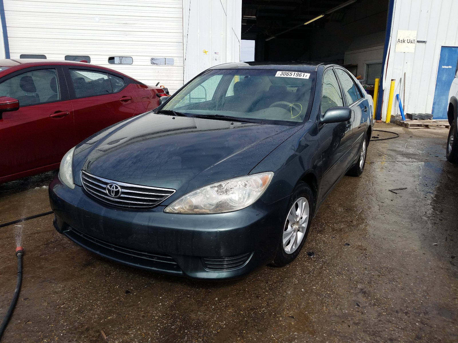 Photo 2 from auction – 2005 TOYOTA CAMRY LE with VIN 4T1BE32K35U405758