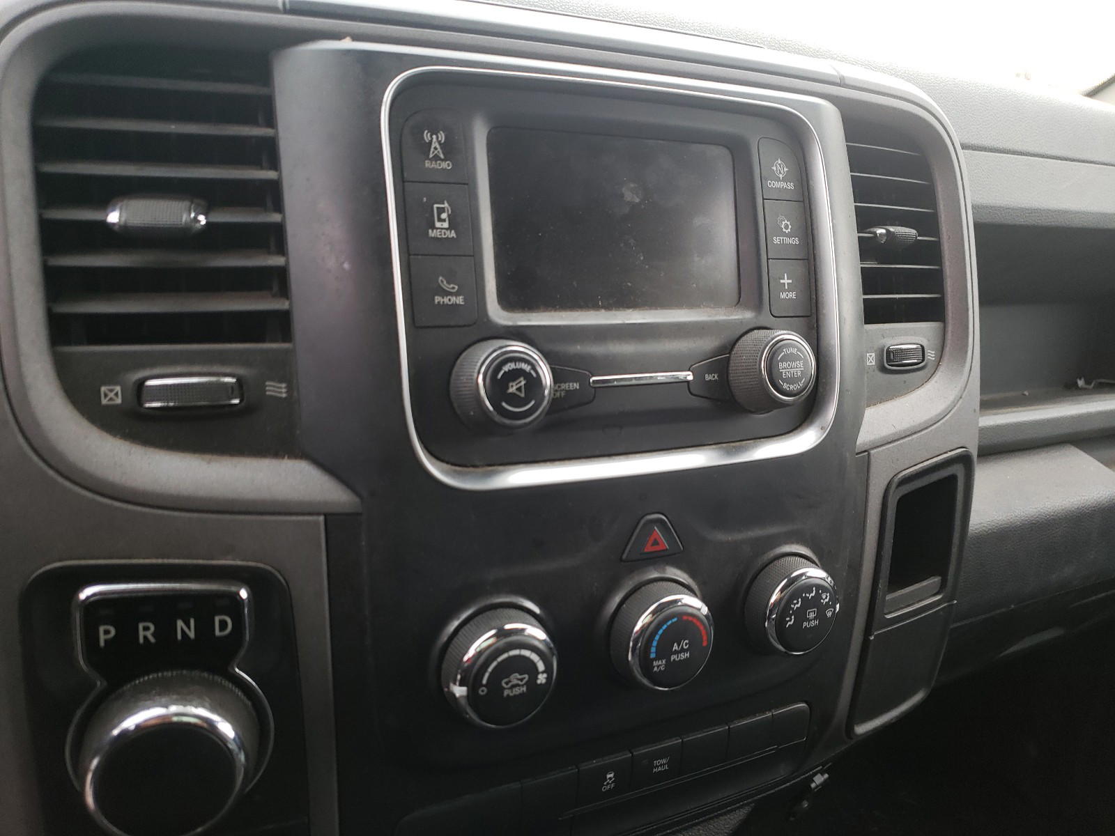Photo 9 from auction – 2016 RAM 1500 ST with VIN 1C6RR7FG5GS167339