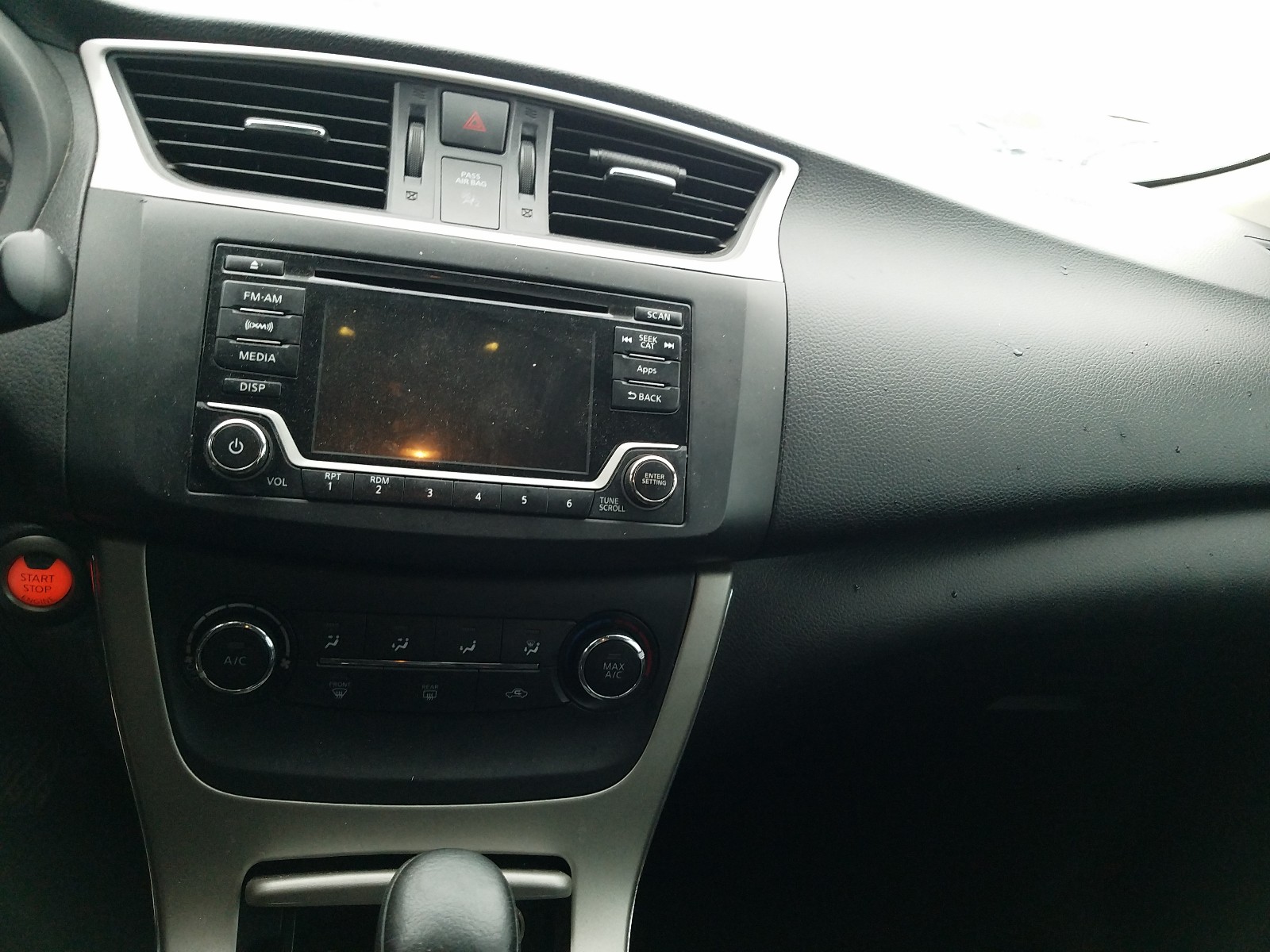 Photo 9 from auction – 2015 NISSAN SENTRA S with VIN 3N1AB7AP2FY249730