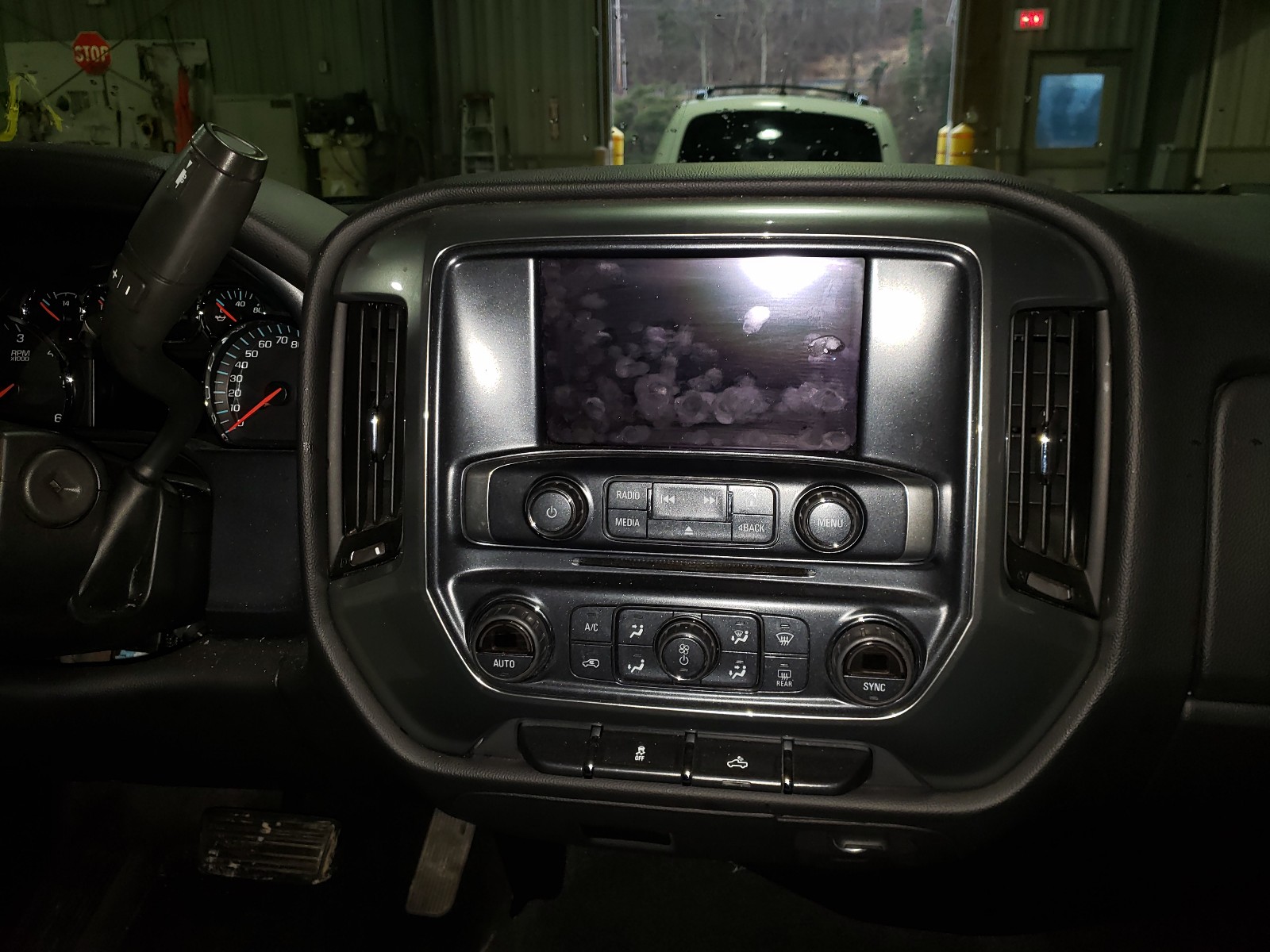 Photo 9 from auction – 2017 CHEVROLET SILVERADO with VIN 1GCVKREC5HZ201343