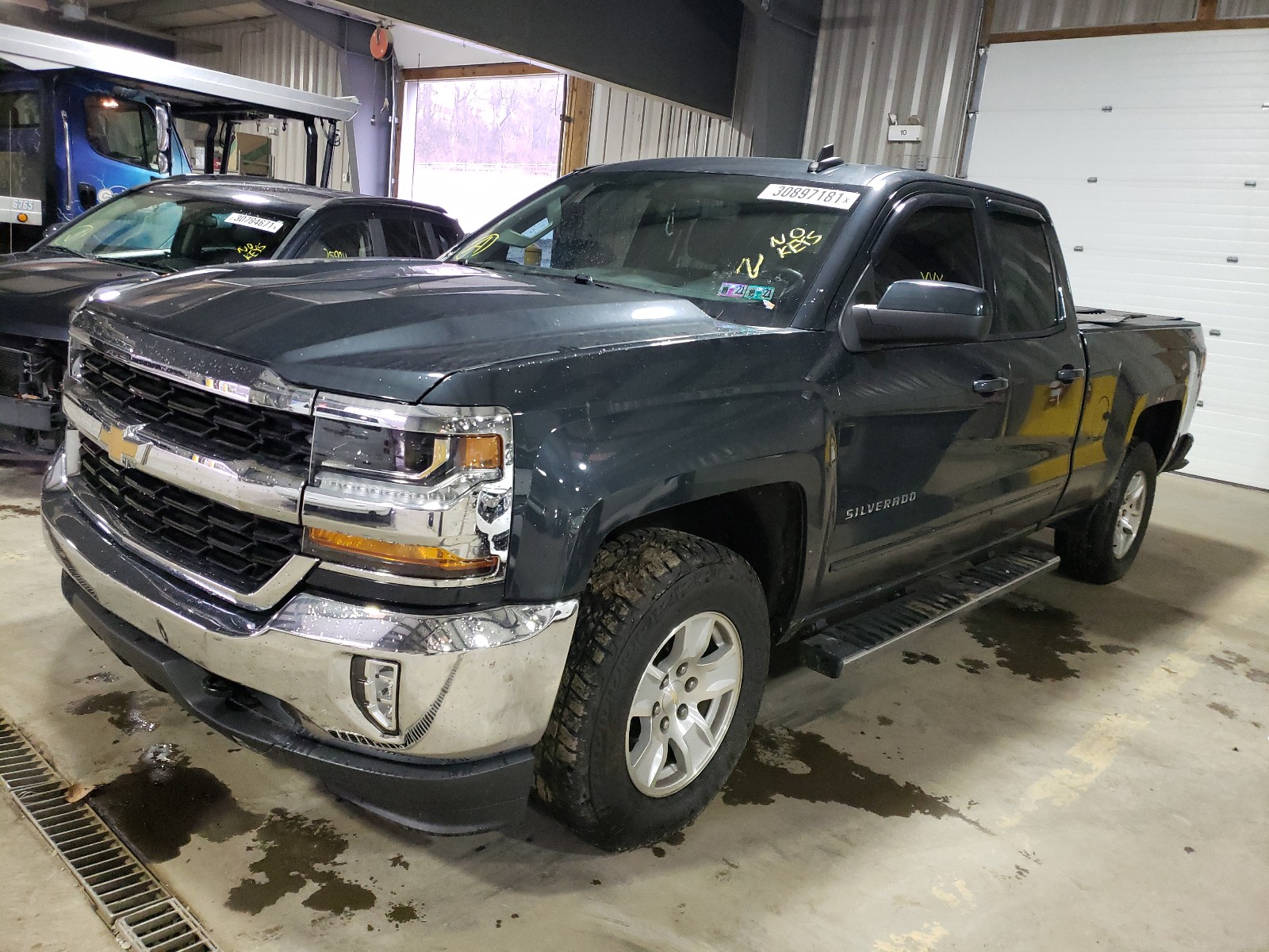 Photo 2 from auction – 2017 CHEVROLET SILVERADO with VIN 1GCVKREC5HZ201343