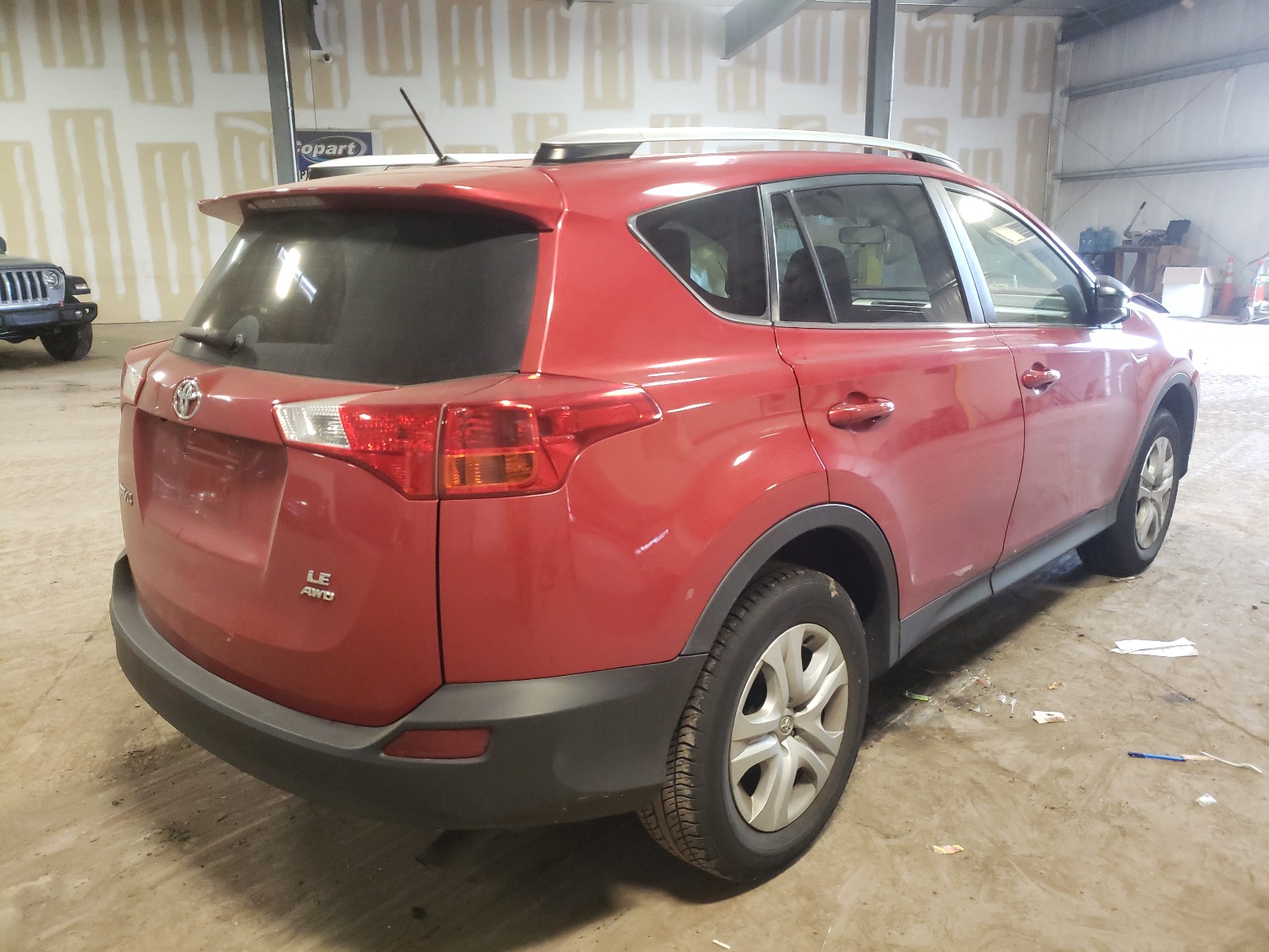 Photo 4 from auction – 2015 TOYOTA RAV4 LE with VIN JTMBFREV7FD107810