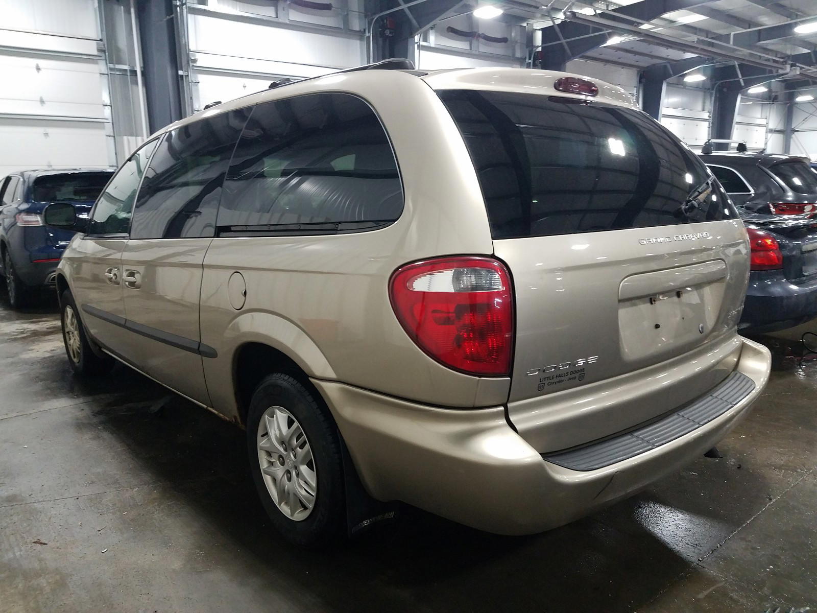 Photo 3 from auction – 2002 DODGE GRAND CARA with VIN 1B4GP443X2B726605