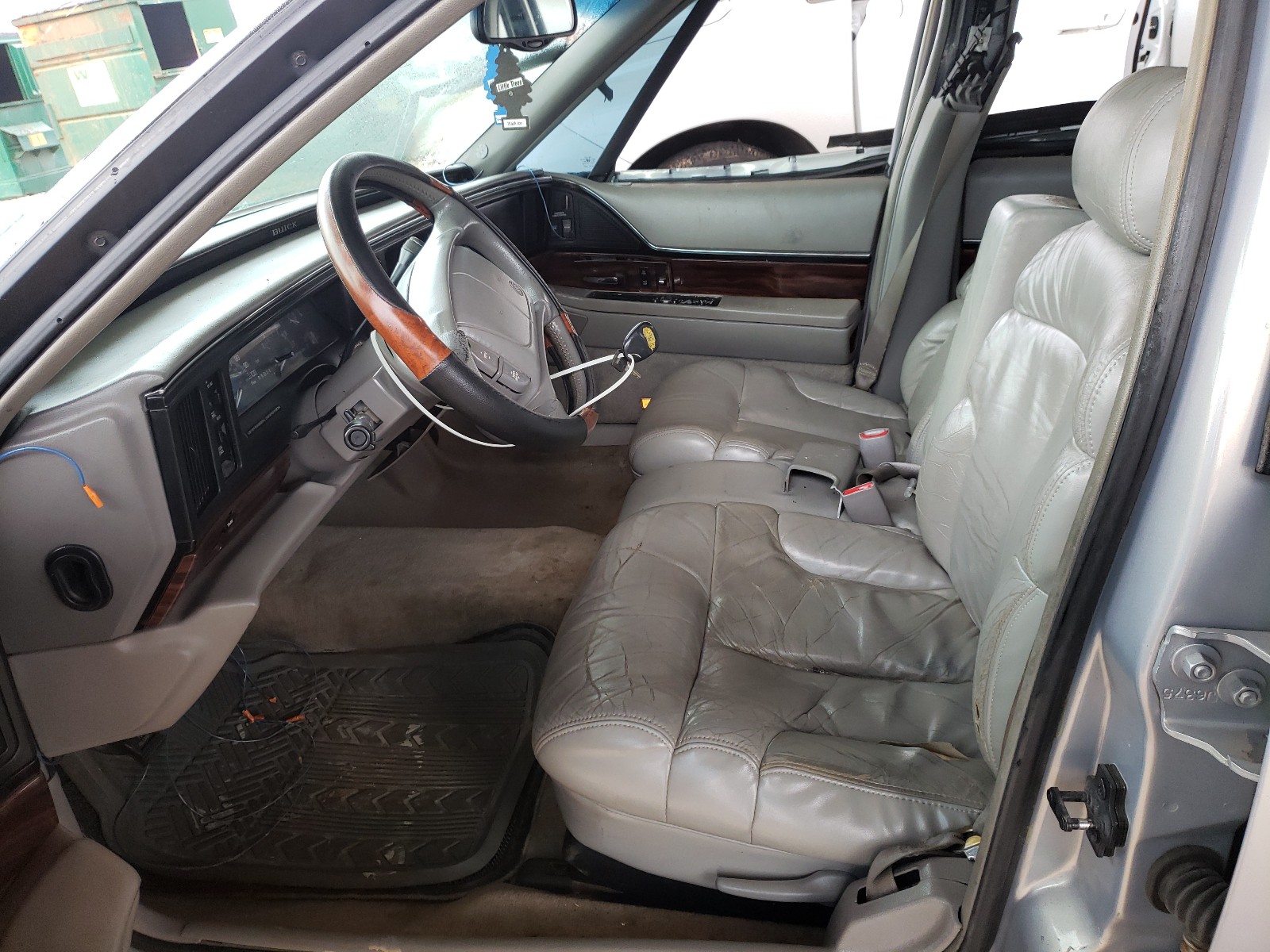 Photo 5 from auction – 1998 BUICK LESABRE LI with VIN 1G4HR52K0WH429505