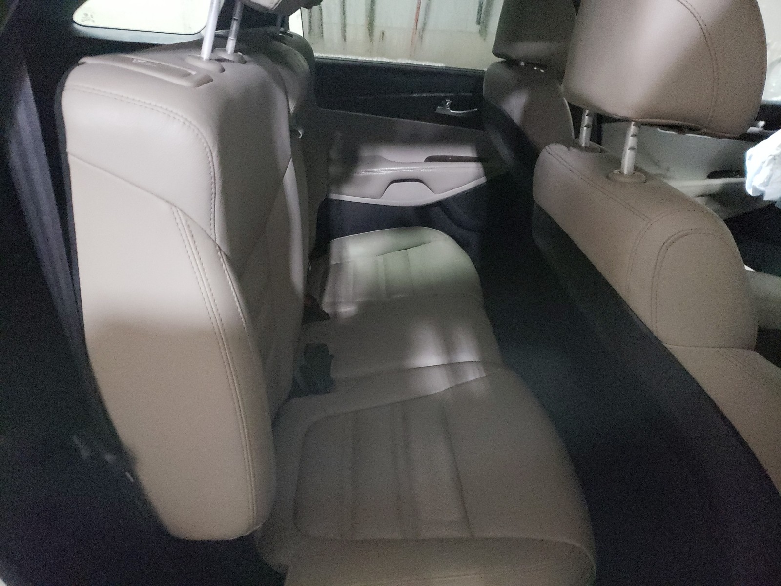 Photo 6 from auction – 2017 KIA SORENTO EX with VIN 5XYPHDA5XHG261327