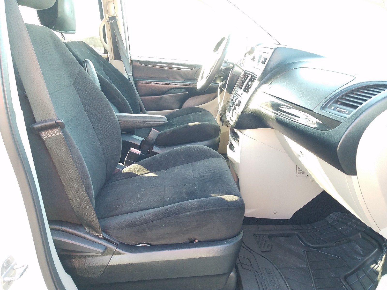 Photo 5 from auction – 2012 DODGE GRAND CARA with VIN 2C4RDGBG8CR249316