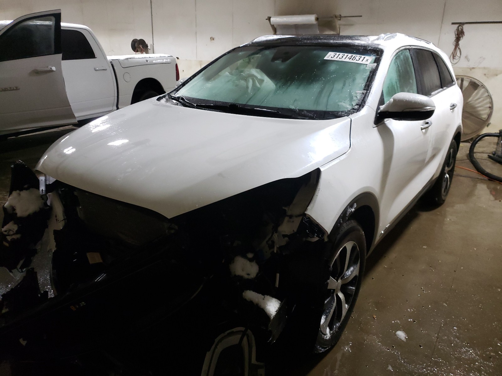 Photo 2 from auction – 2017 KIA SORENTO EX with VIN 5XYPHDA5XHG261327