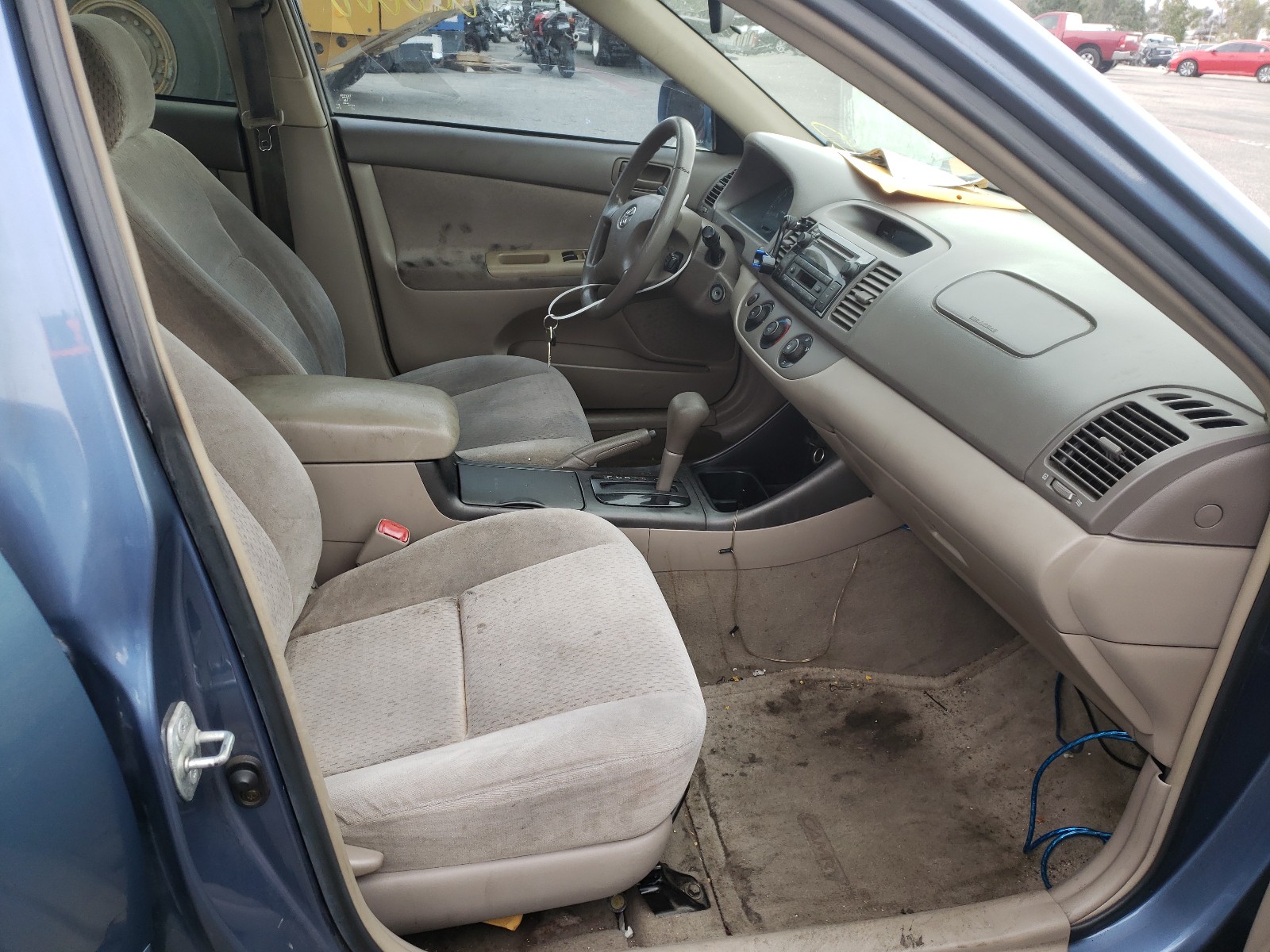 Photo 5 from auction – 2004 TOYOTA CAMRY LE with VIN 4T1BE32K64U898639