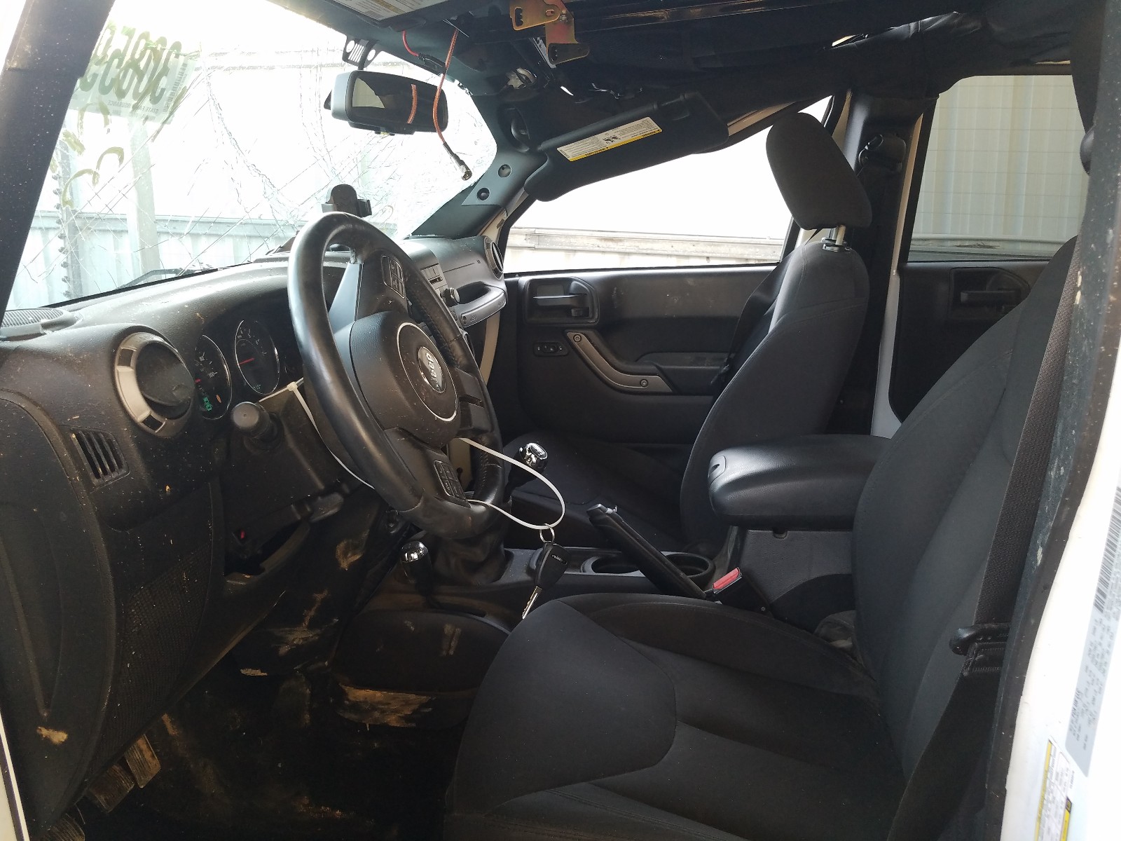 Photo 5 from auction – 2015 JEEP WRANGLER U with VIN 1C4BJWDG0FL663379