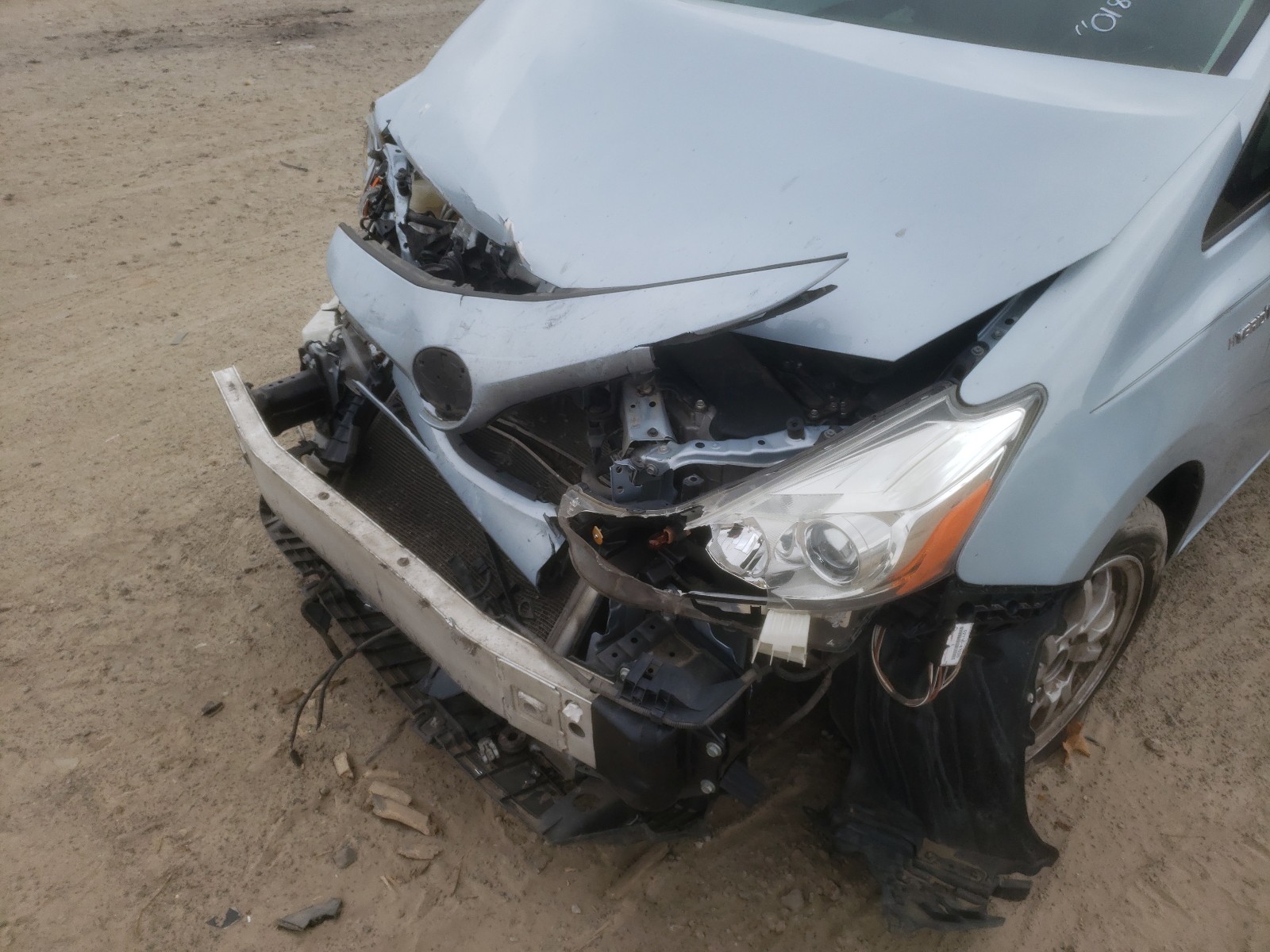 Photo 9 from auction – 2015 TOYOTA PRIUS V with VIN JTDZN3EU9FJ023408