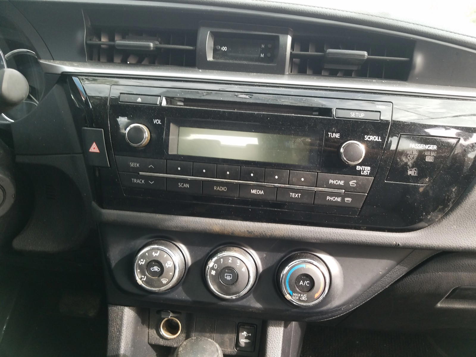 Photo 9 from auction – 2014 TOYOTA COROLLA L with VIN 2T1BURHE0EC061024