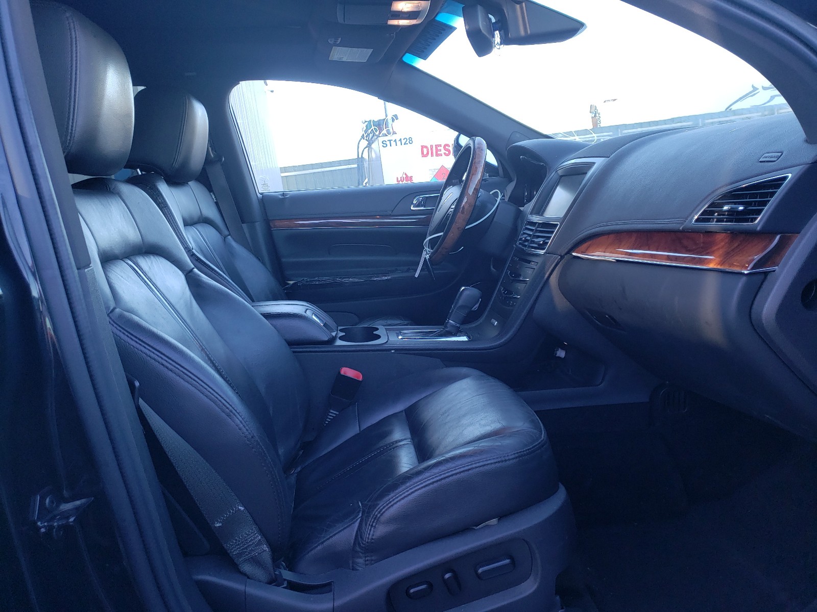 Photo 5 from auction – 2013 LINCOLN MKT with VIN 2LMHJ5NK9DBL54613