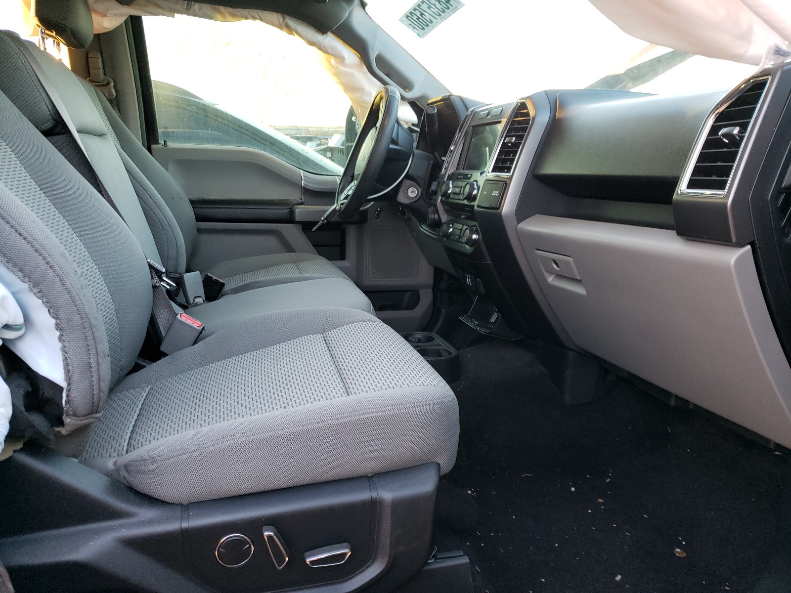 Photo 5 from auction – 2016 FORD F150 SUPER with VIN 1FTFW1EFXGFC34696