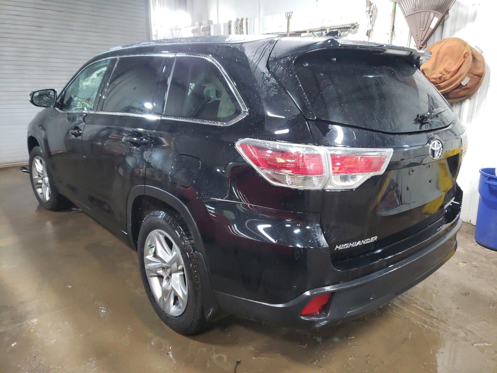 Photo 3 from auction – 2016 TOYOTA HIGHLANDER with VIN 5TDDKRFH5GS343214