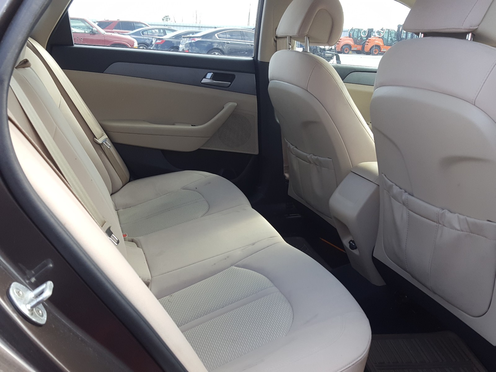Photo 6 from auction – 2017 HYUNDAI SONATA SE with VIN 5NPE24AF6HH507767