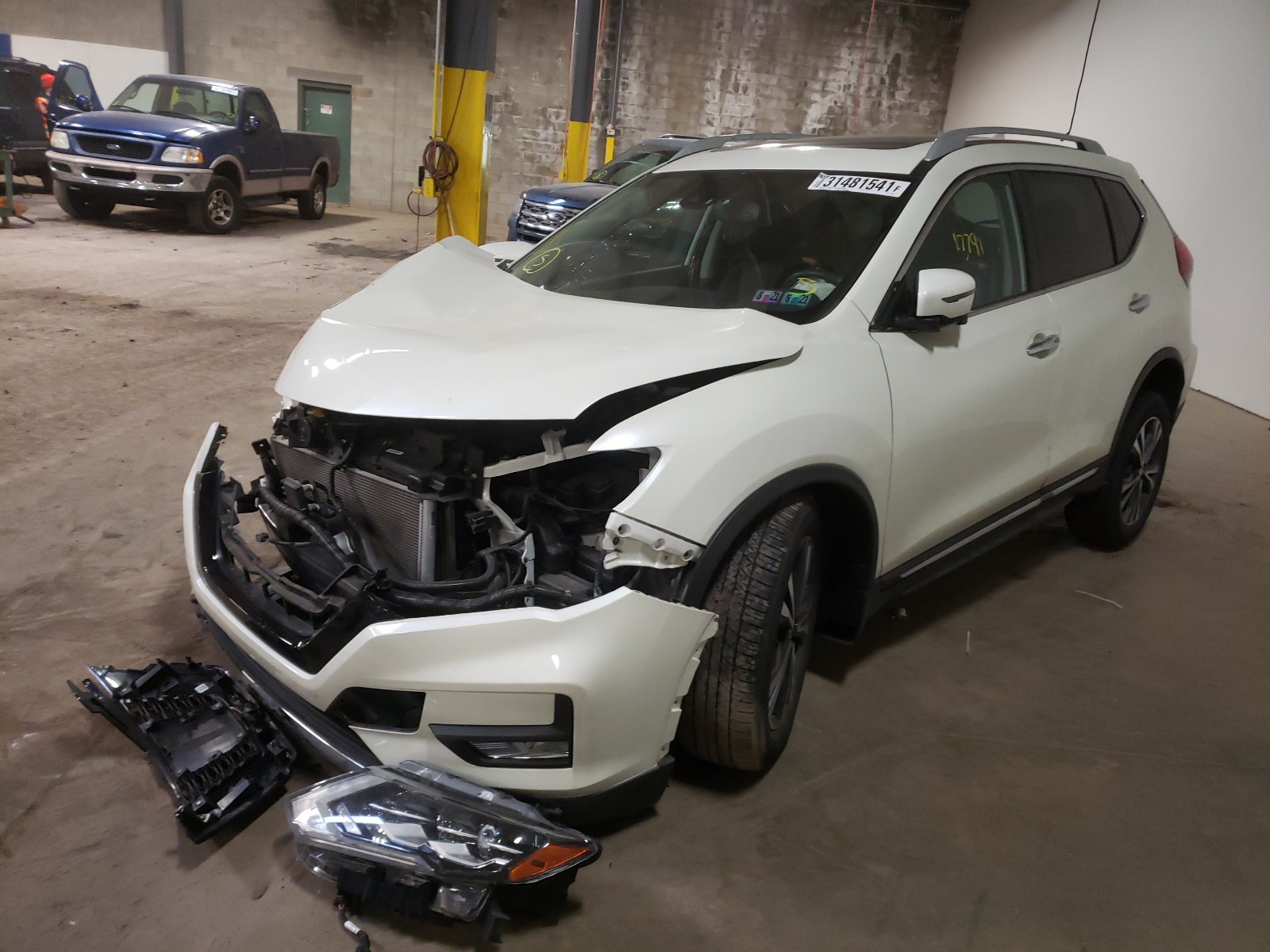 Photo 2 from auction – 2017 NISSAN ROGUE SV with VIN 5N1AT2MV7HC794823