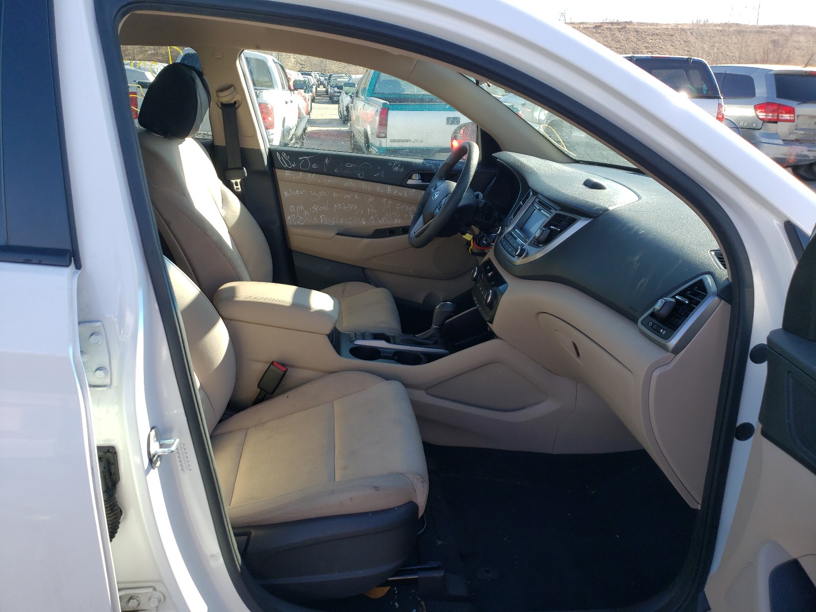 Photo 5 from auction – 2016 HYUNDAI TUCSON LIM with VIN KM8J33A20GU061957