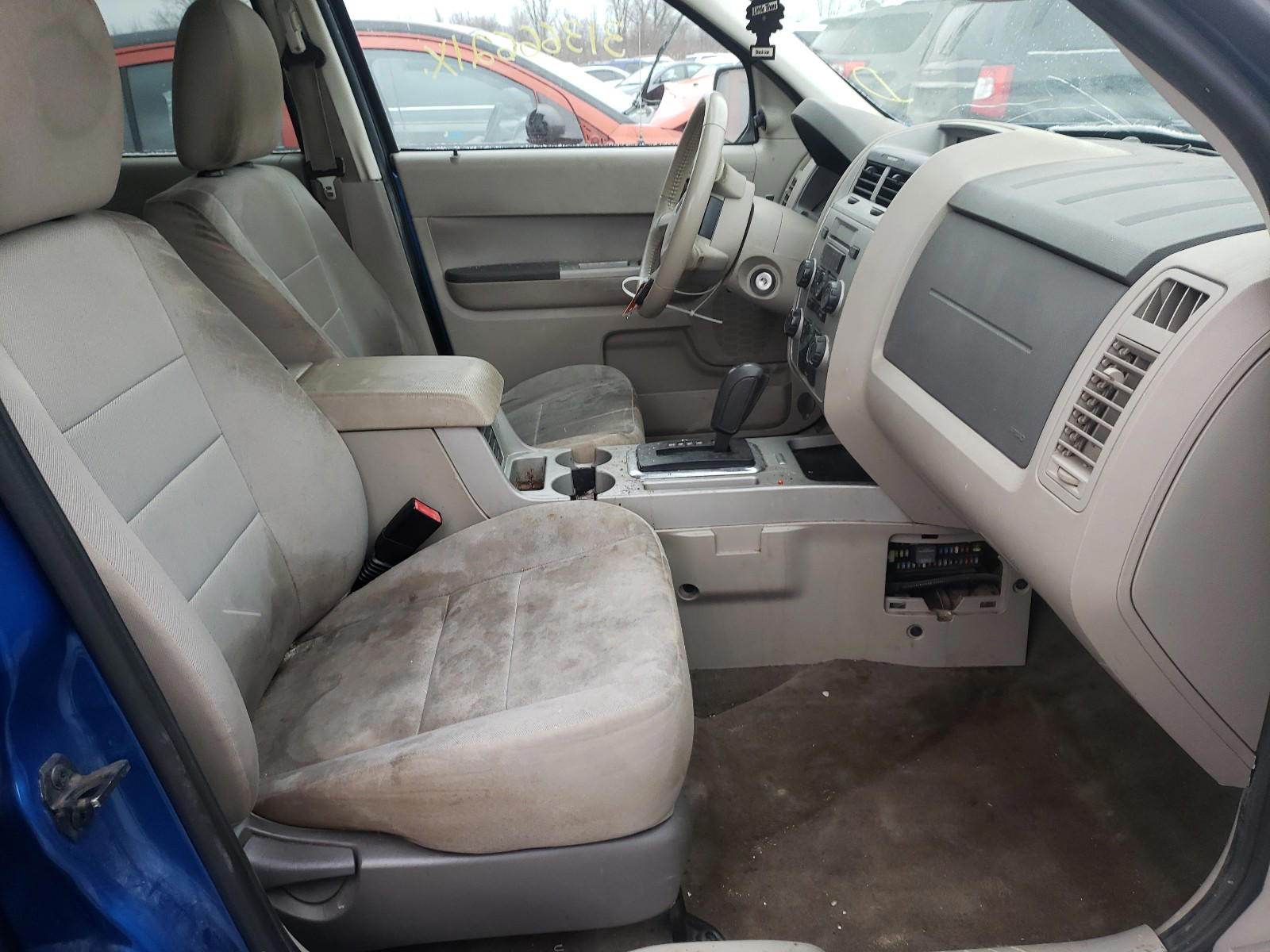 Photo 5 from auction – 2011 FORD ESCAPE with VIN 1FMCU9D72BKB23279