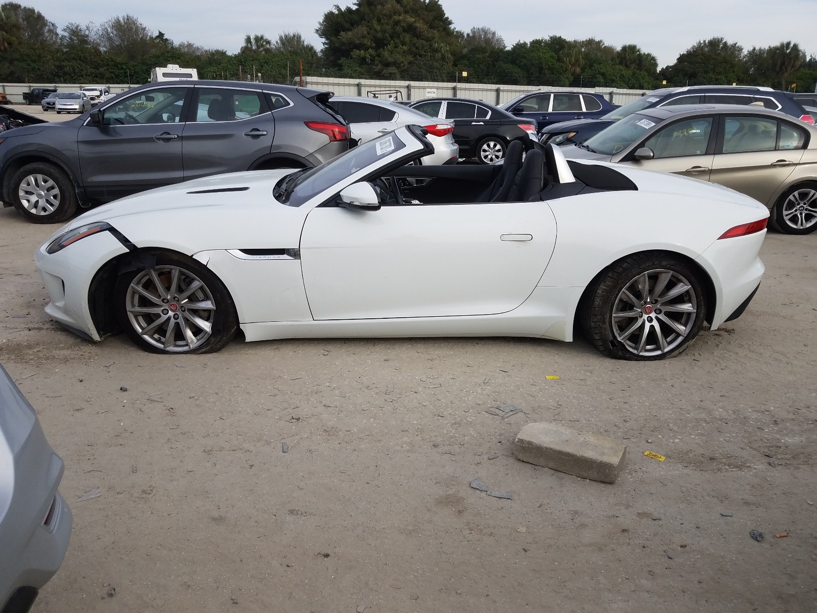 Photo 9 from auction – 2017 JAGUAR JAG S-TYPE with VIN SAJWA6ET2H8K44325