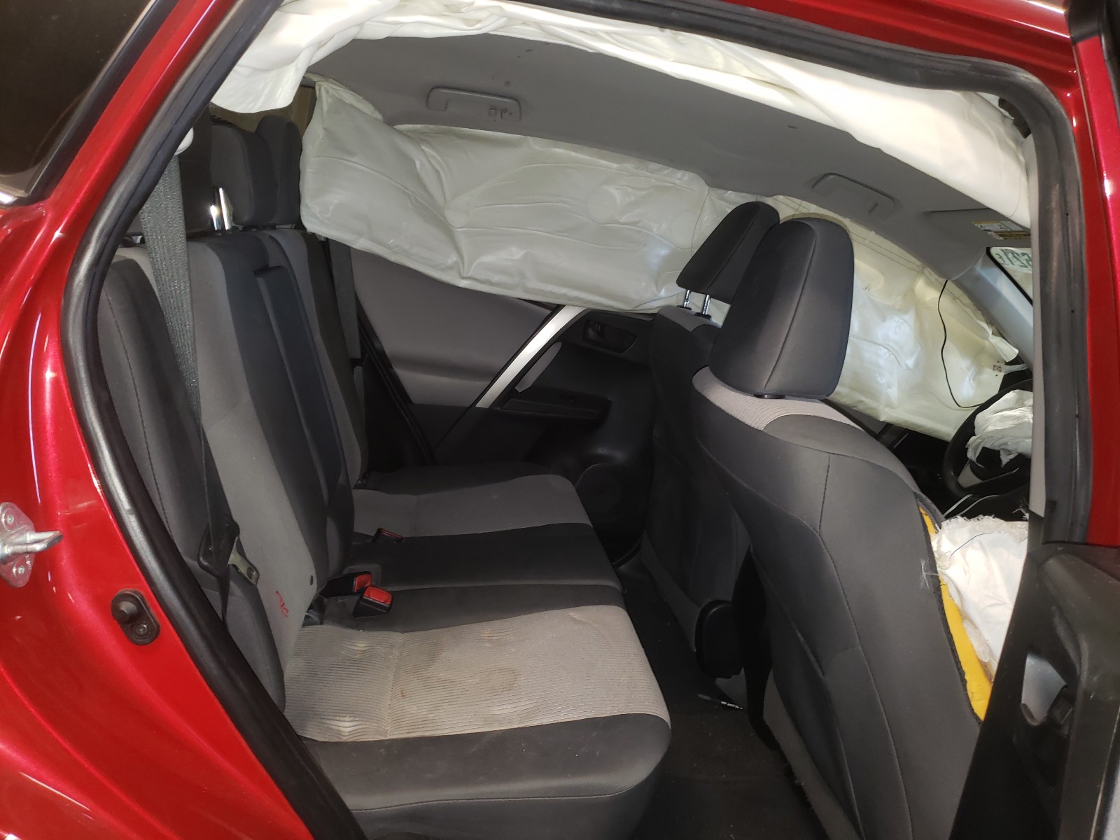 Photo 6 from auction – 2015 TOYOTA RAV4 LE with VIN JTMBFREV7FD107810