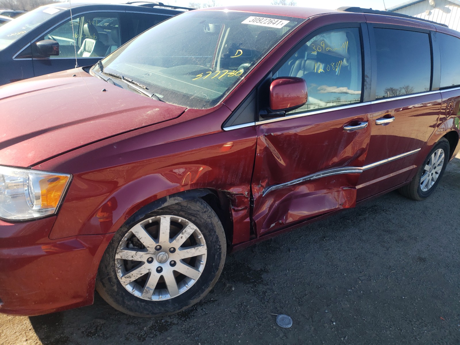 Photo 9 from auction – 2015 CHRYSLER TOWN & COU with VIN 2C4RC1BG1FR577780